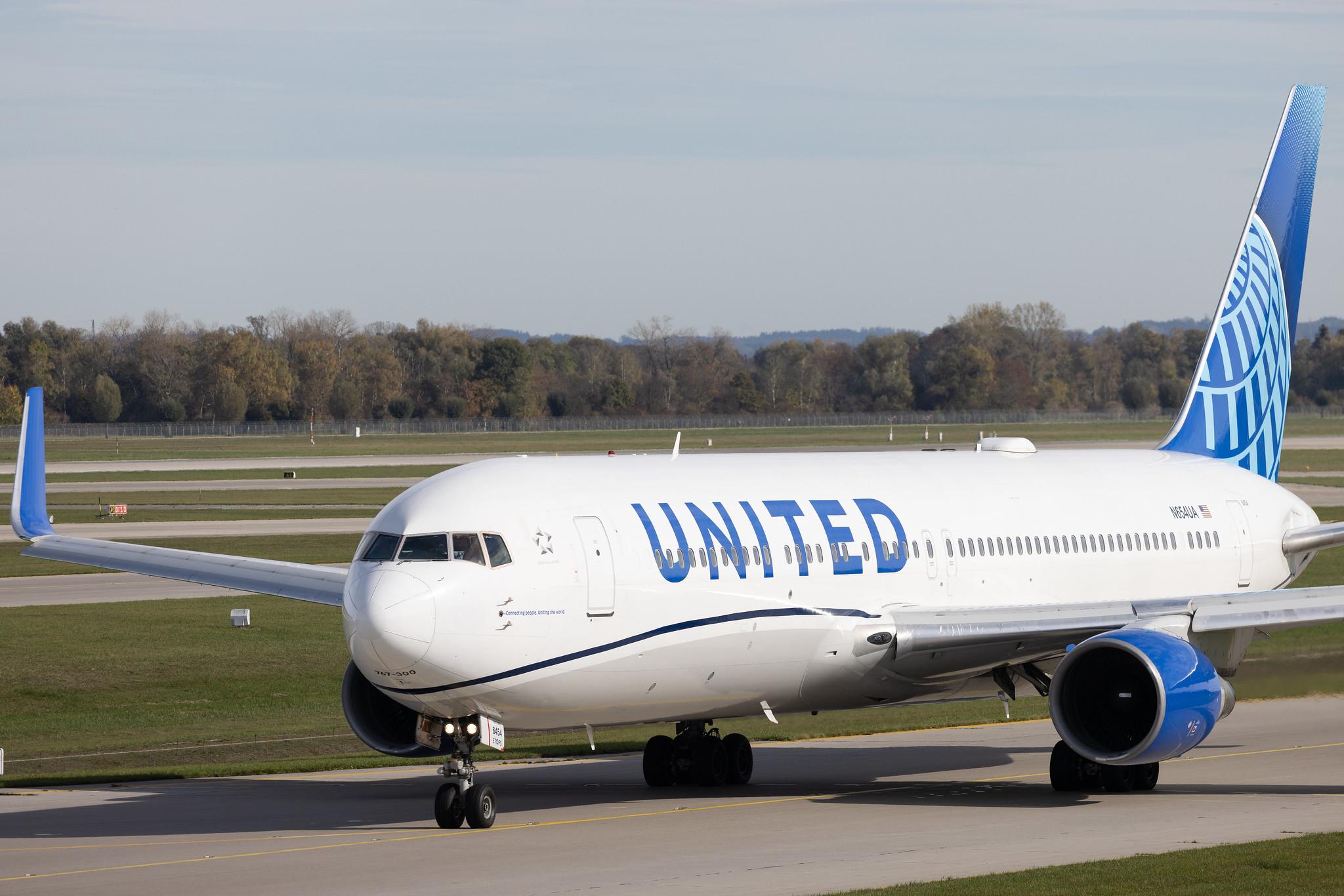 Munich Airport: United Airlines (UA / UAL) | Boeing 767-322(ER) B763 | N654UA | MSN 25392