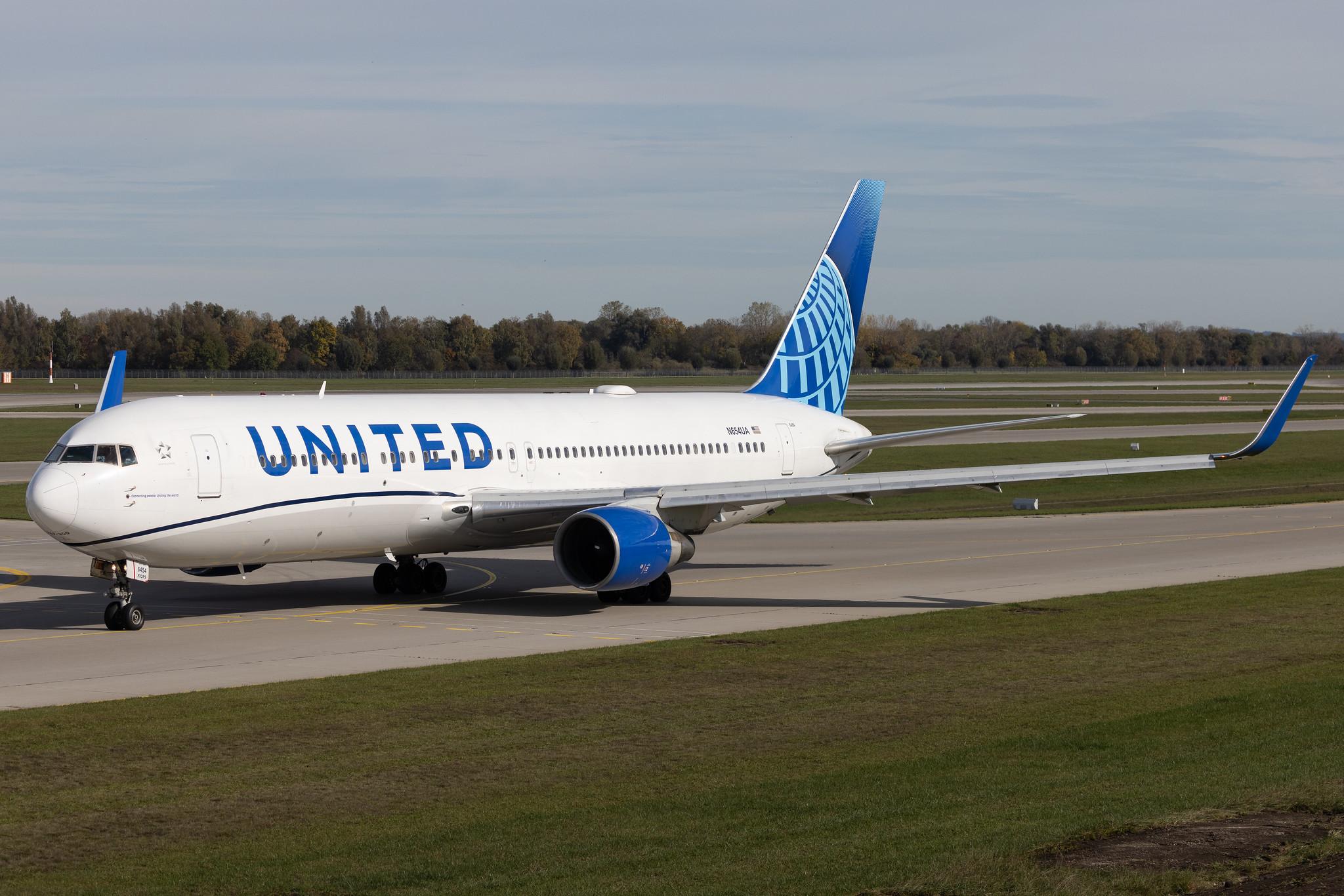 Munich Airport: United Airlines (UA / UAL) | Boeing 767-322(ER) B763 | N654UA | MSN 25392