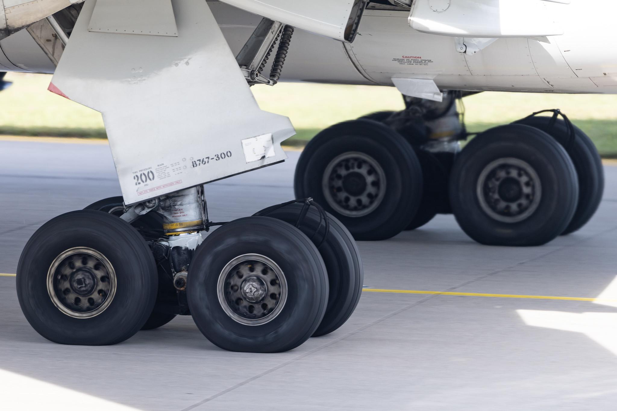 Munich Airport: United Airlines (UA / UAL) | Boeing 767-322(ER) B763 | N654UA | MSN 25392