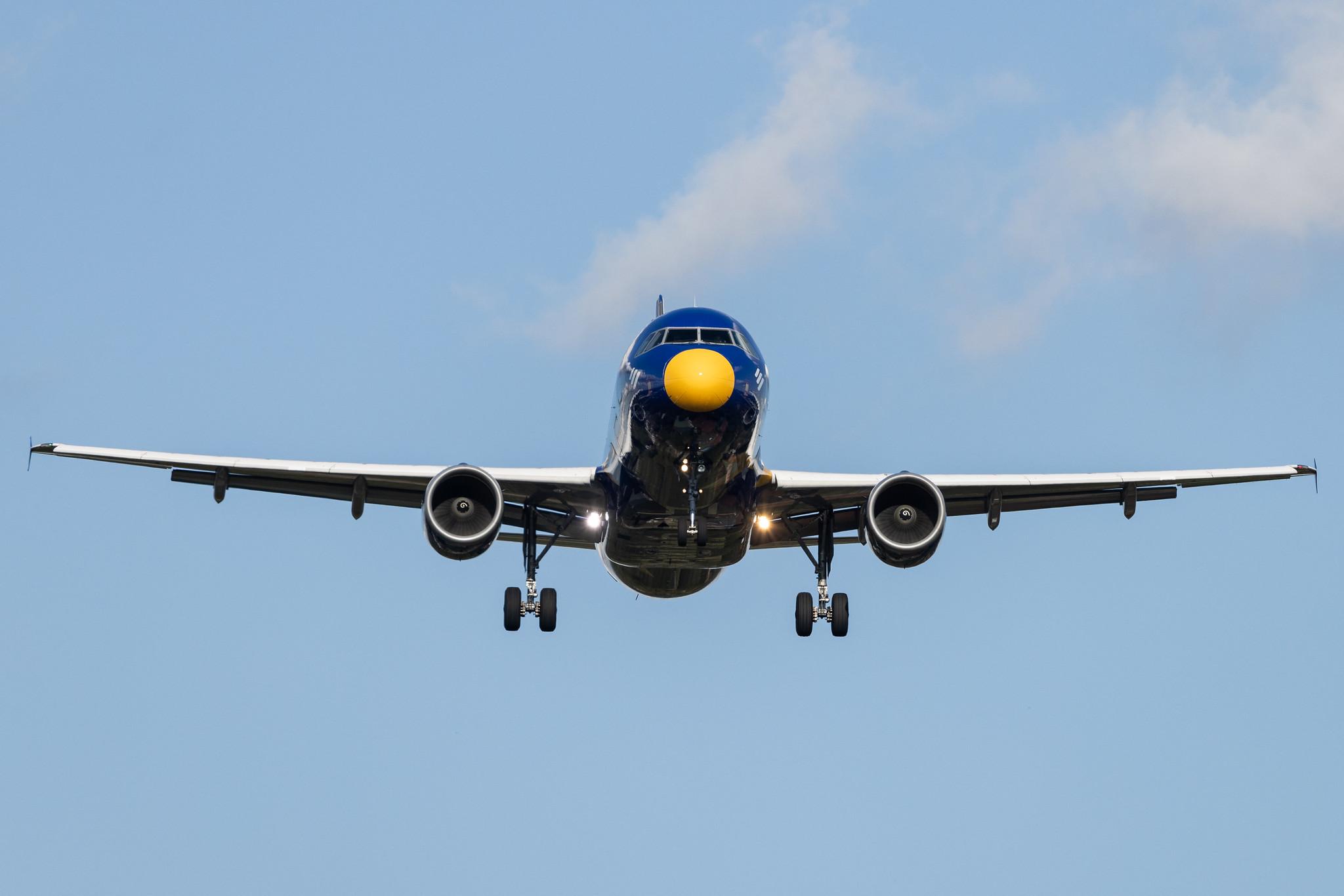 Hamburg Airport: Eurowings (EW / EWG) | Livery: Europa Park Livery | Airbus A320-214 A320 | D-ABDQ | MSN 3121