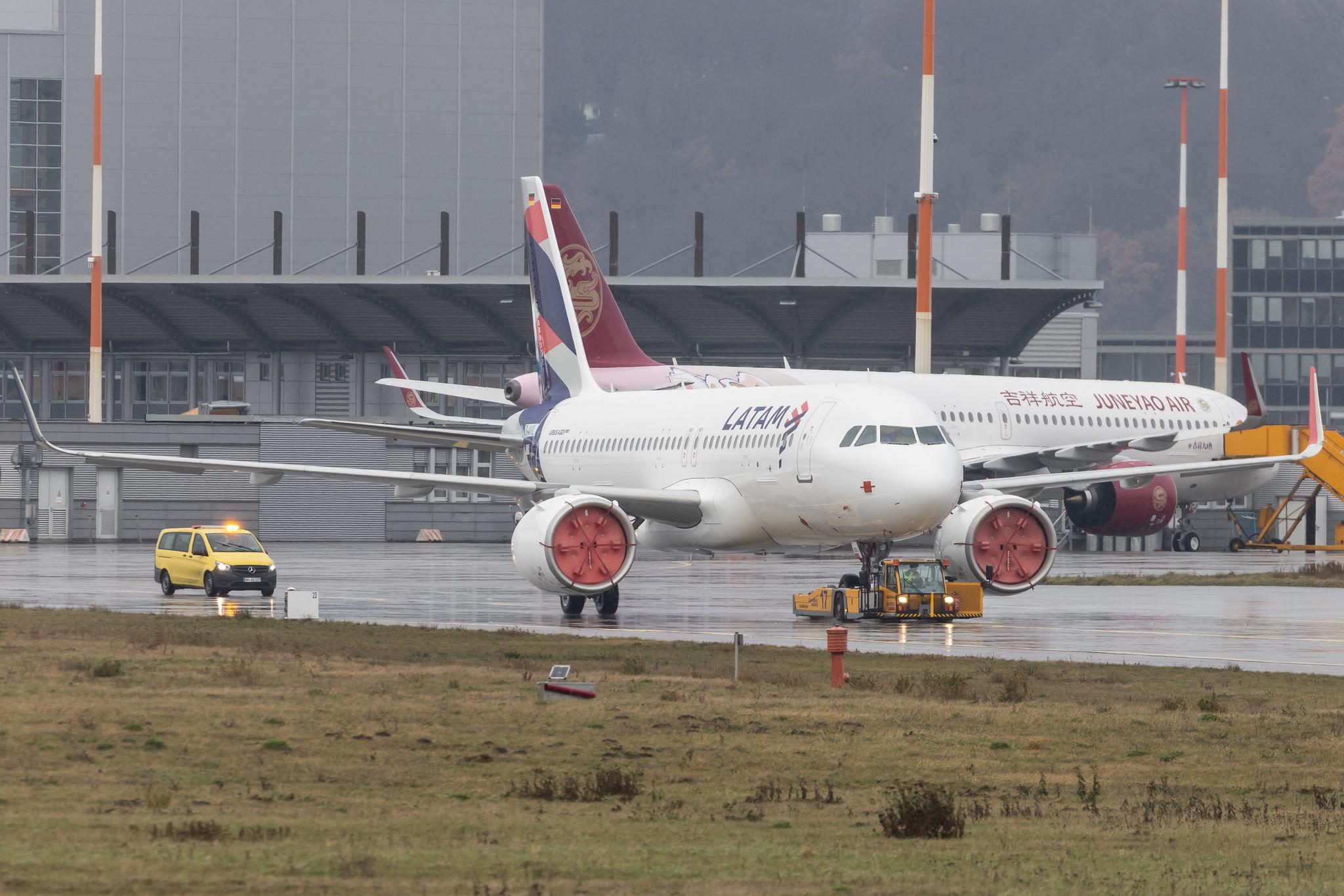 Hamburg Finkenwerder: LATAM Airlines Brasil | Airbus A320-271N A20N | D-AVVL | PR-XBJ | MSN 11139