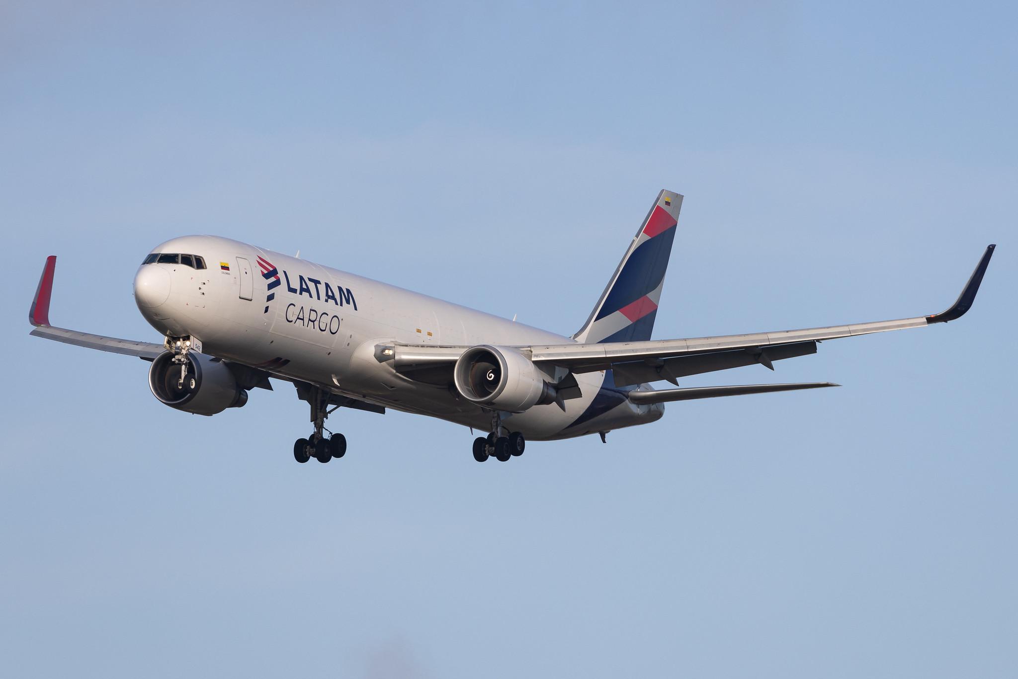 Amsterdam Schiphol: LATAM Cargo (UC / LCO) | Operator: LATAM Cargo Colombia |  Boeing 767-316(ER)(BCF) B763 | N542LA | MSN 34629
