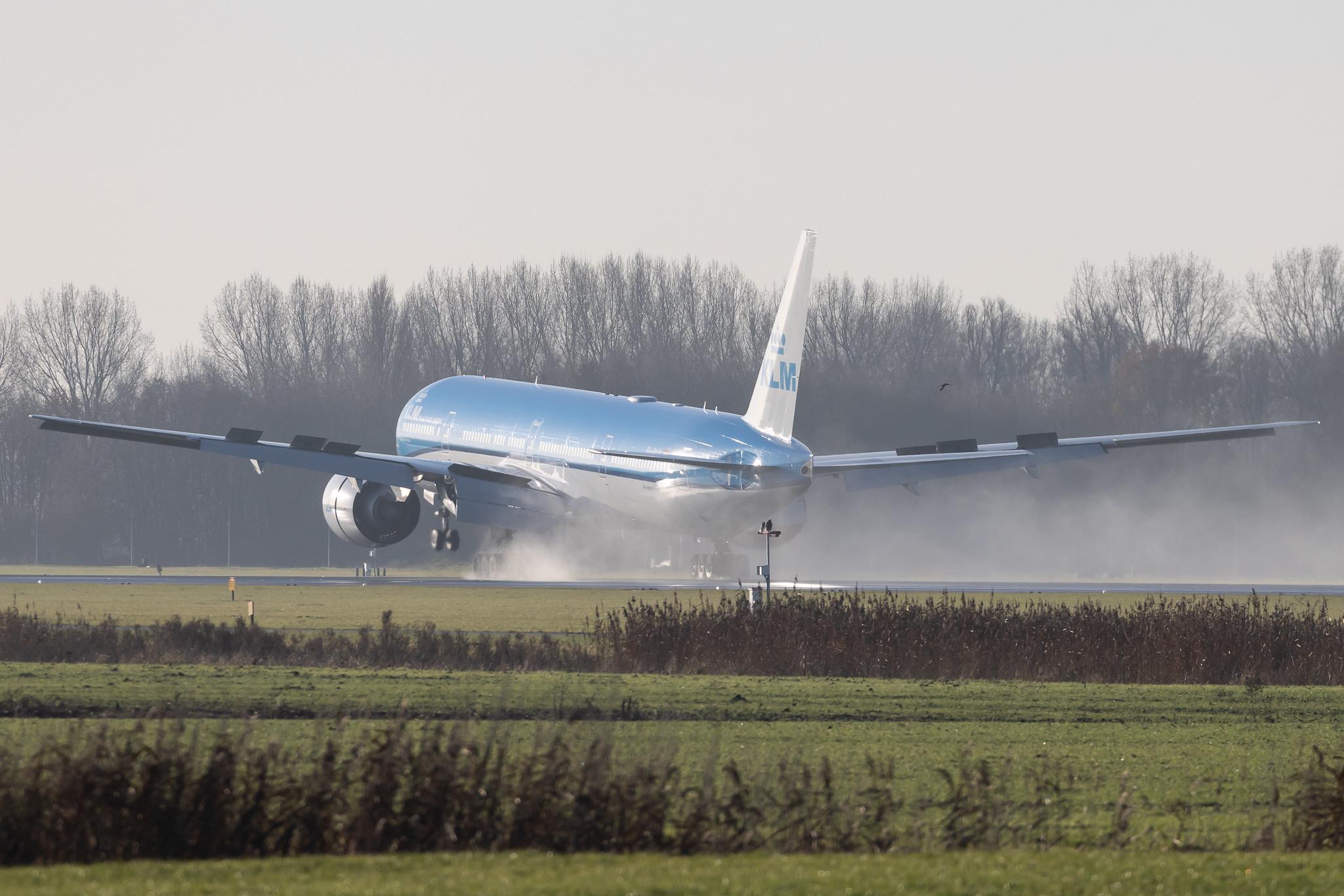Amsterdam Schiphol: KLM (KL / KLM) | Boeing 777-306(ER) B77W | PH-BVN | MSN 44549