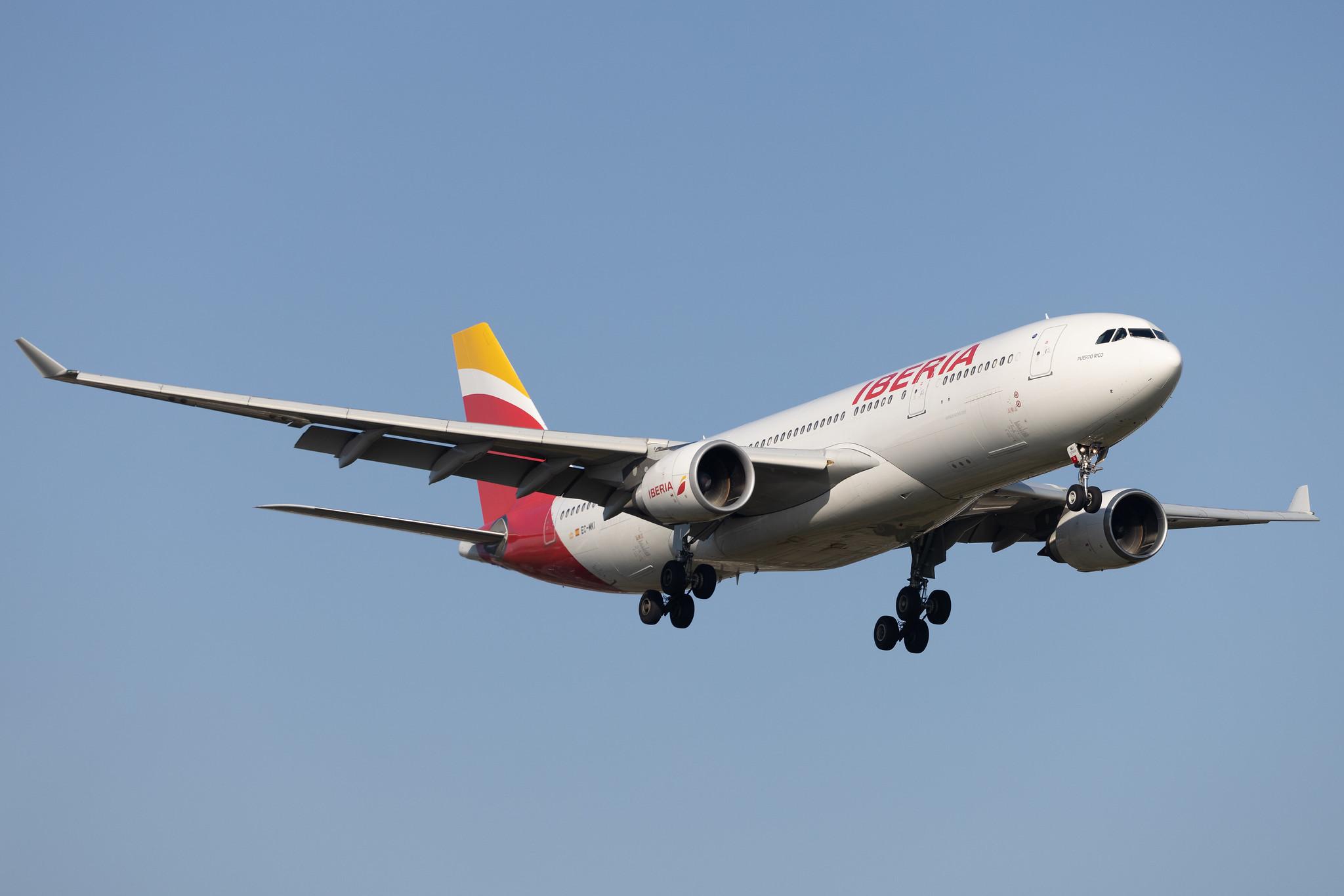 London Heathrow: Iberia (IB / IBE) |  Airbus A330-202 A332 | EC-MKI | MSN 1719