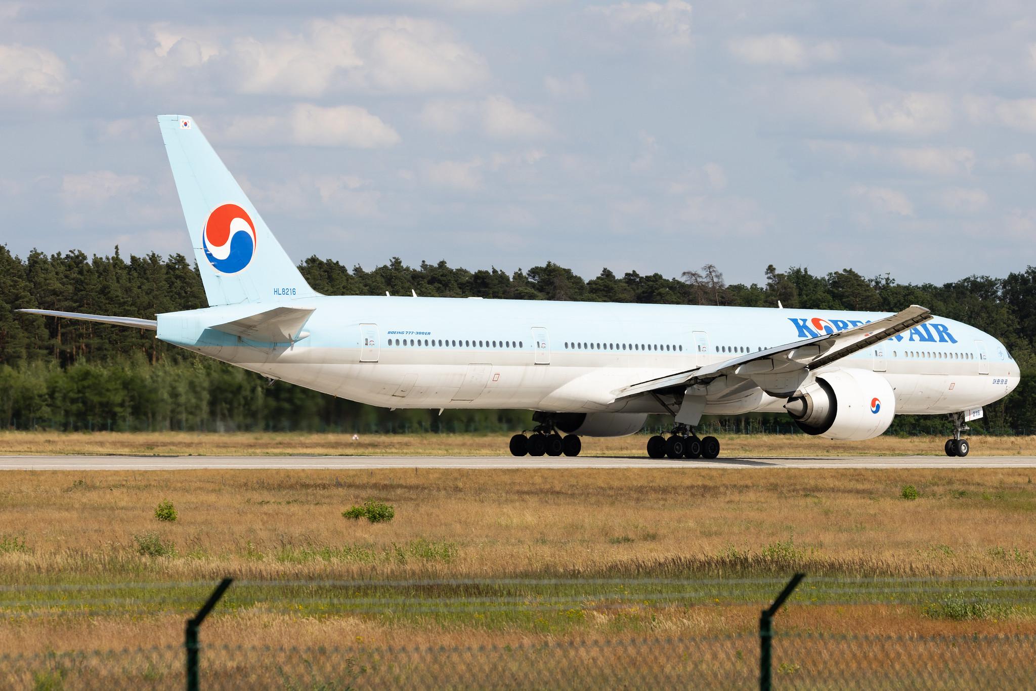 Frankfurt Airport: Korean Air (KE / KAL) | Boeing 777-3B5(ER) B77W | HL8216 | MSN 37647