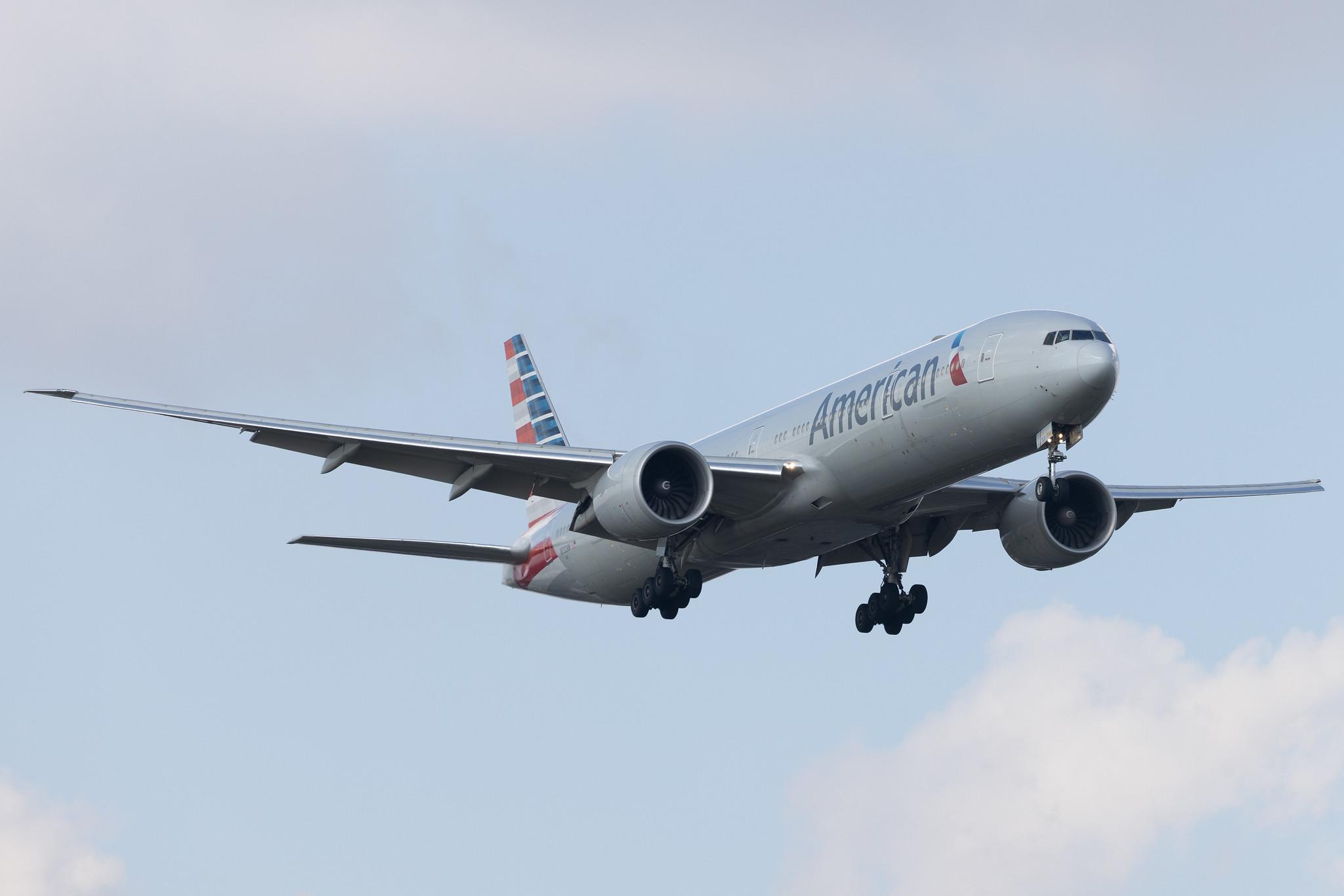 London Heathrow: American Airlines (AA / AAL) | Boeing 777-323(ER) B77W | N732AN | MSN 31549
