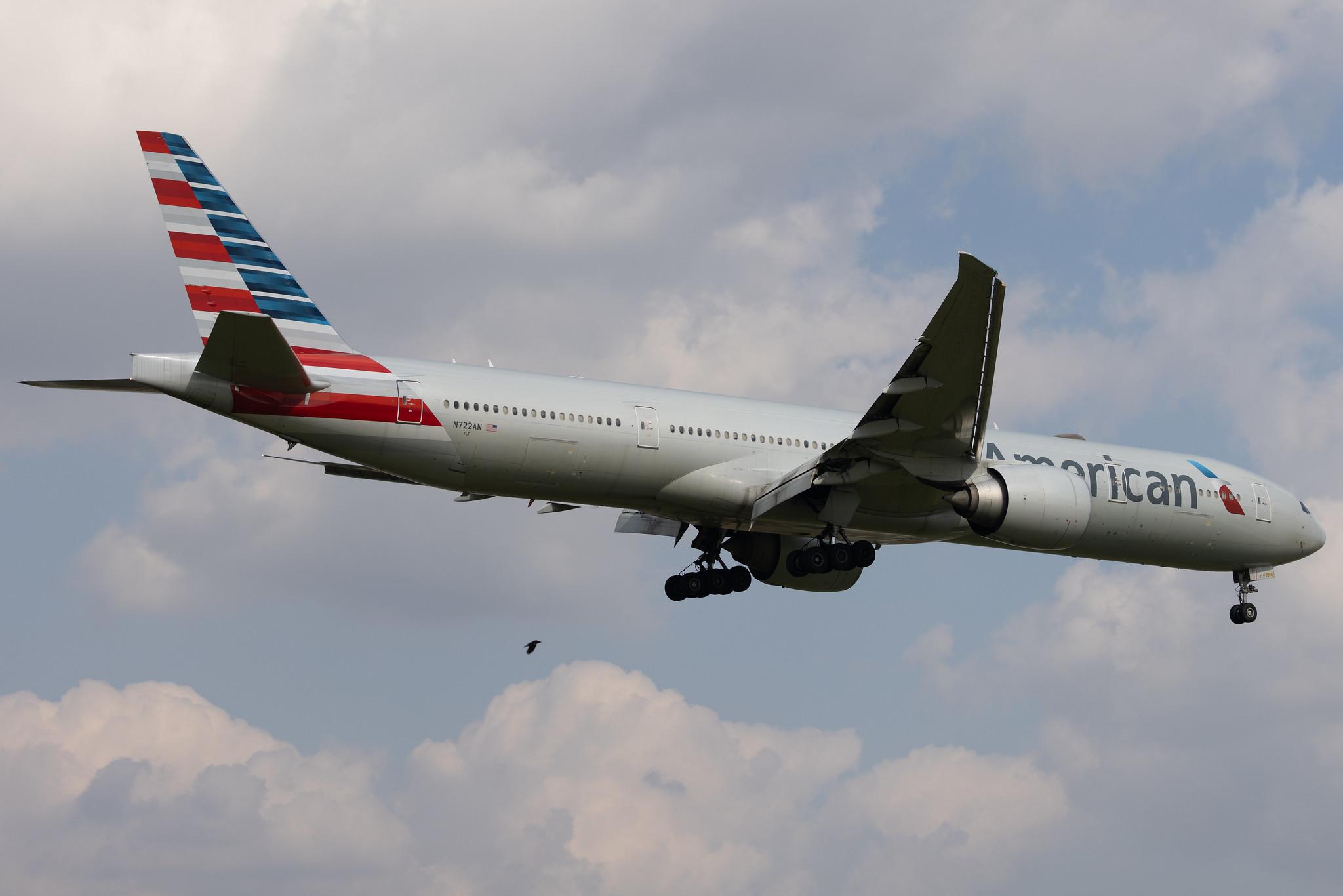 London Heathrow: American Airlines (AA / AAL) | Boeing 777-323(ER) B77W | N722AN | MSN 31547