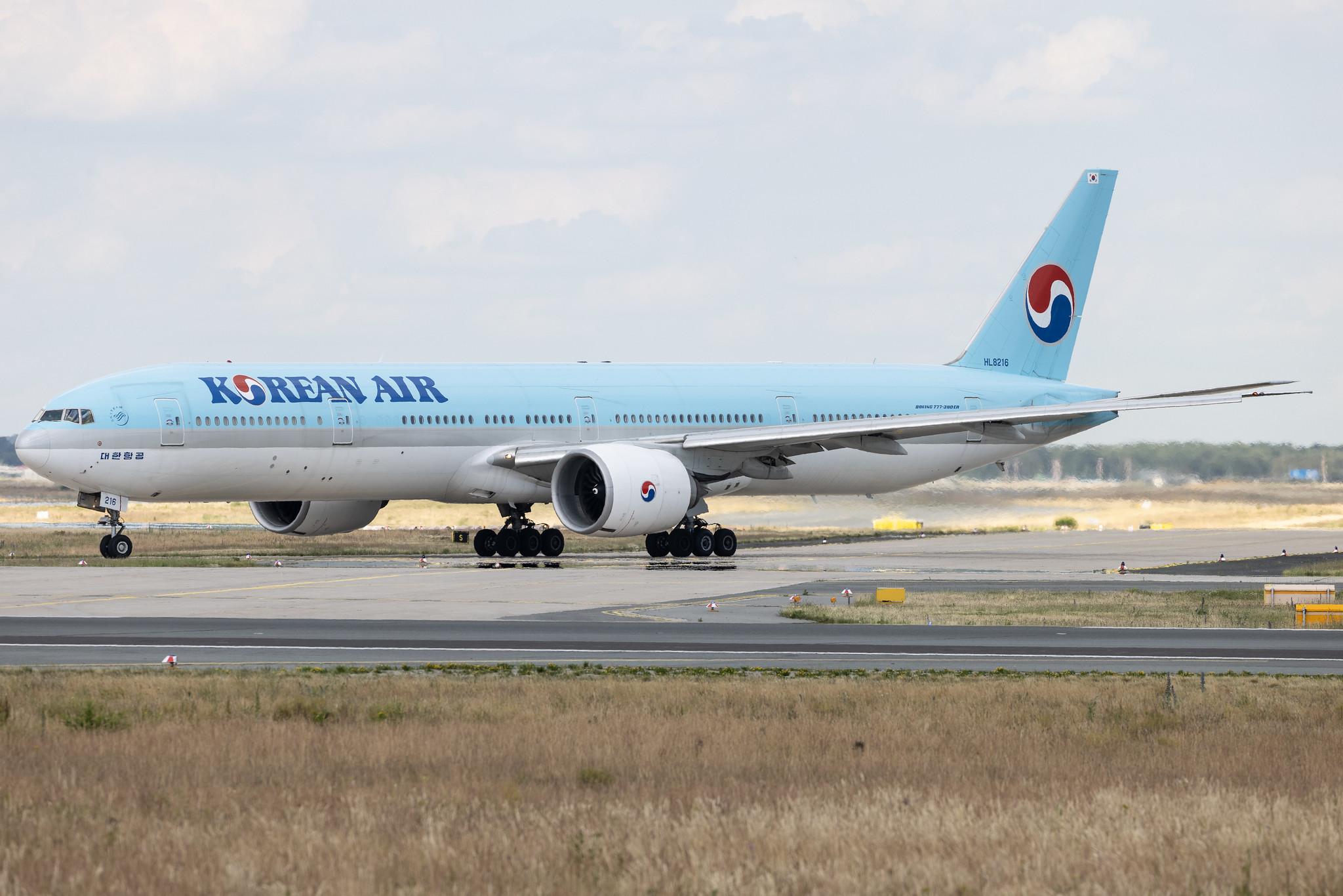 Frankfurt Airport: Korean Air (KE / KAL) | Boeing 777-3B5(ER) B77W | HL8216 | MSN 37647