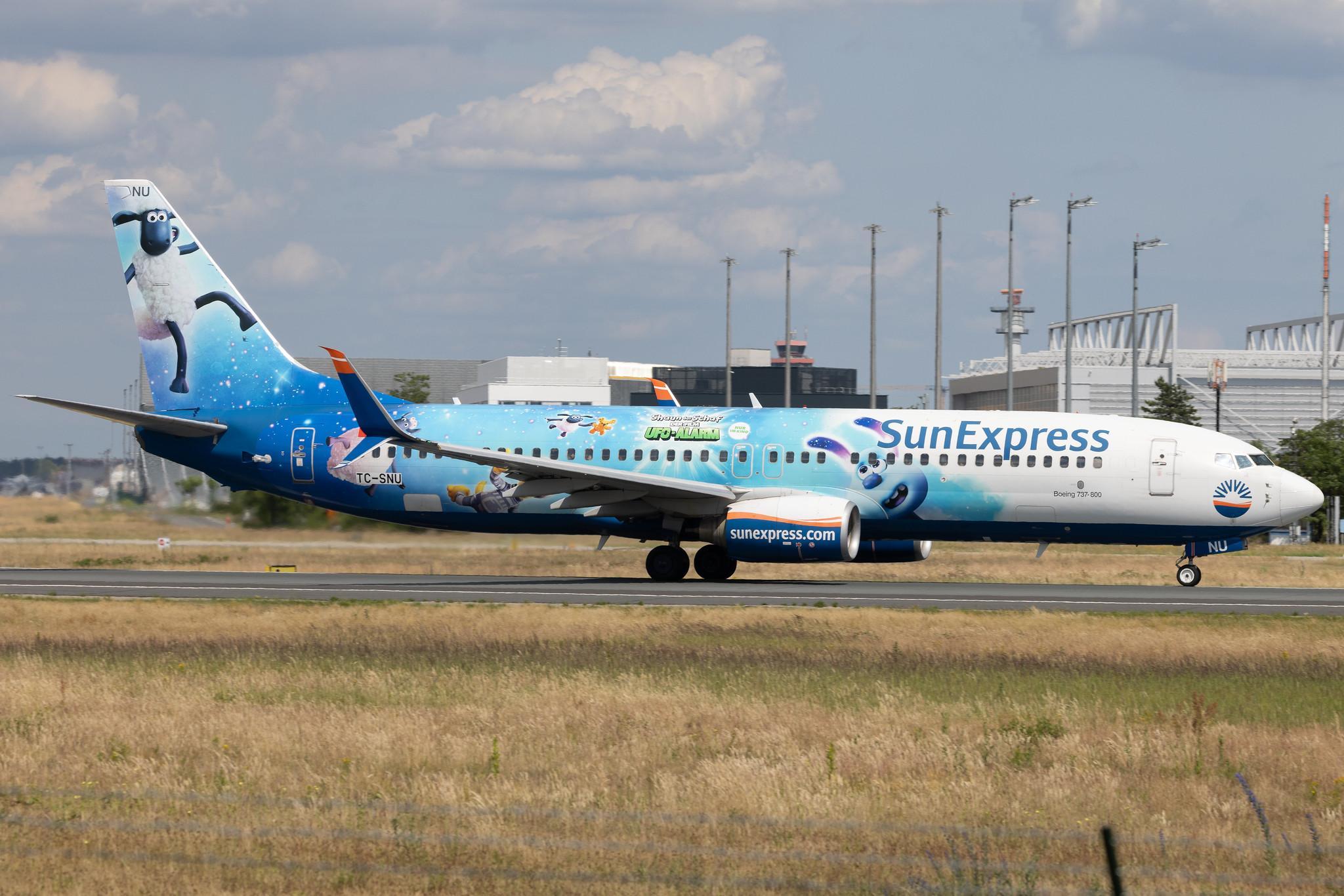 Frankfurt Airport: SunExpress (XQ / SXS) | Livery: Shaun das Schaf - UFO-Alarm Livery | Boeing 737-8HC B738 | TC-SNU | MSN 40756