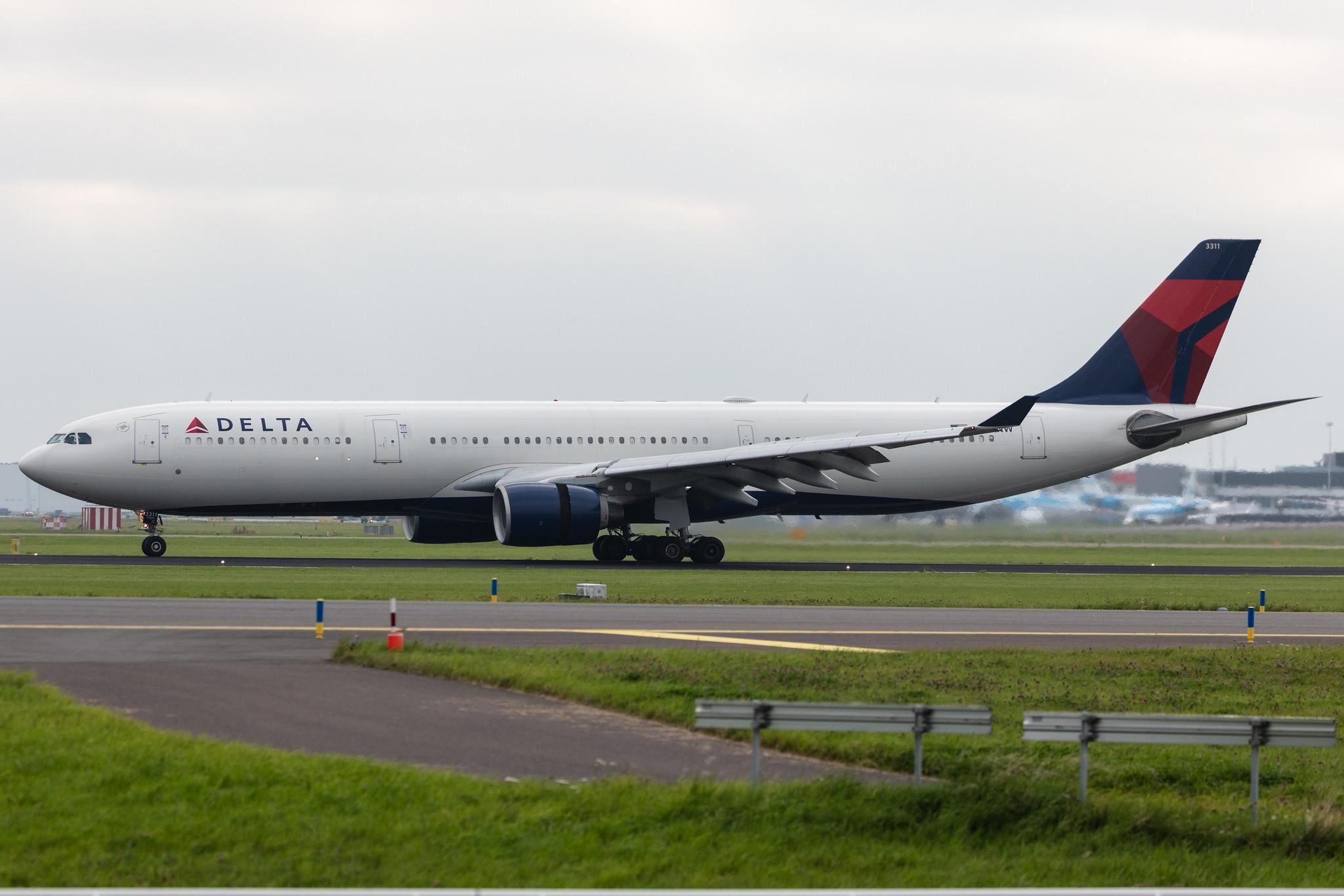 Amsterdam Schiphol: Delta Air Lines (DL / DAL) |  Airbus A330-323 A333 | N811NW | MSN 0690