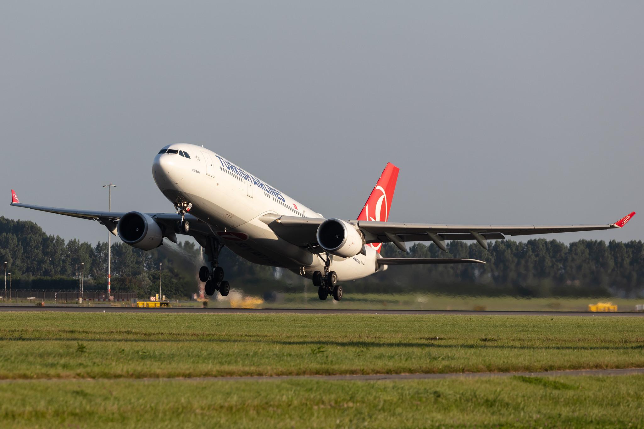 Amsterdam Schiphol: Turkish Airlines (TK / THY) |  Airbus A330-203 A332 | TC-JNE | MSN 0774