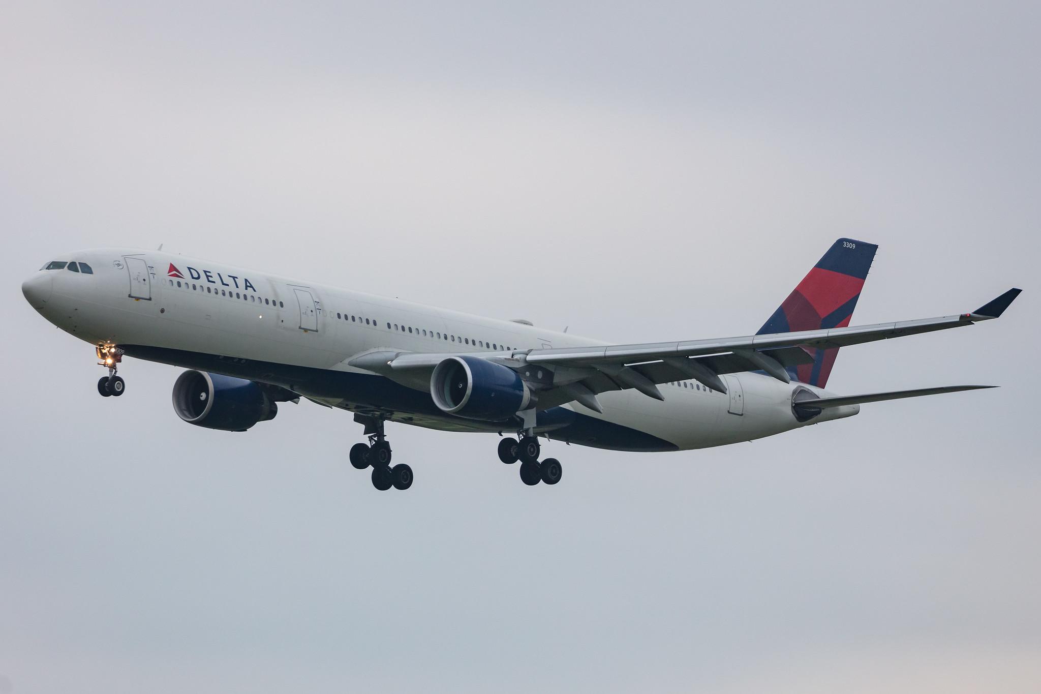Amsterdam Schiphol: Delta Air Lines (DL / DAL) |  Airbus A330-323 A333 | N809NW | MSN 0663