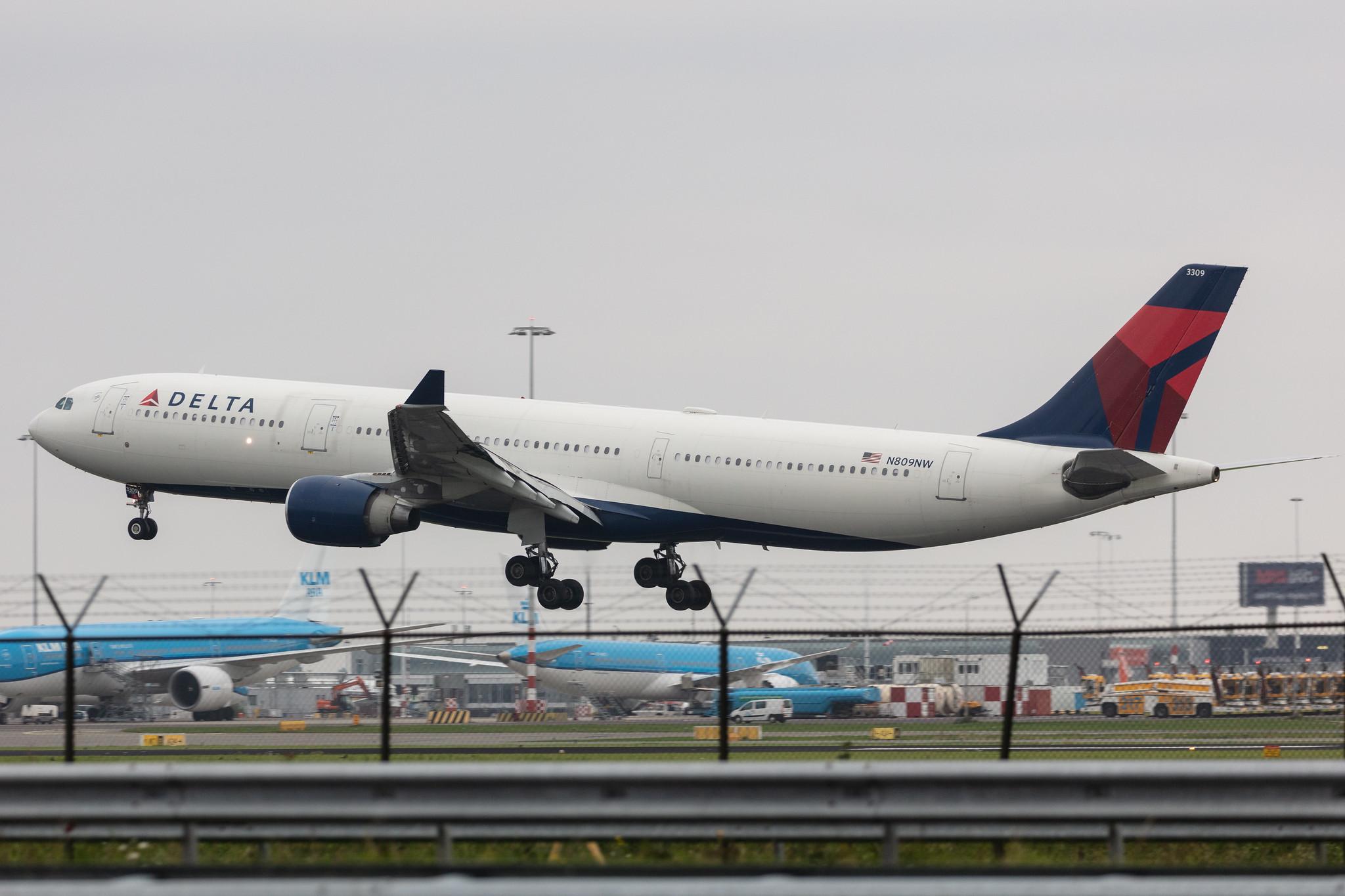 Amsterdam Schiphol: Delta Air Lines (DL / DAL) |  Airbus A330-323 A333 | N809NW | MSN 0663