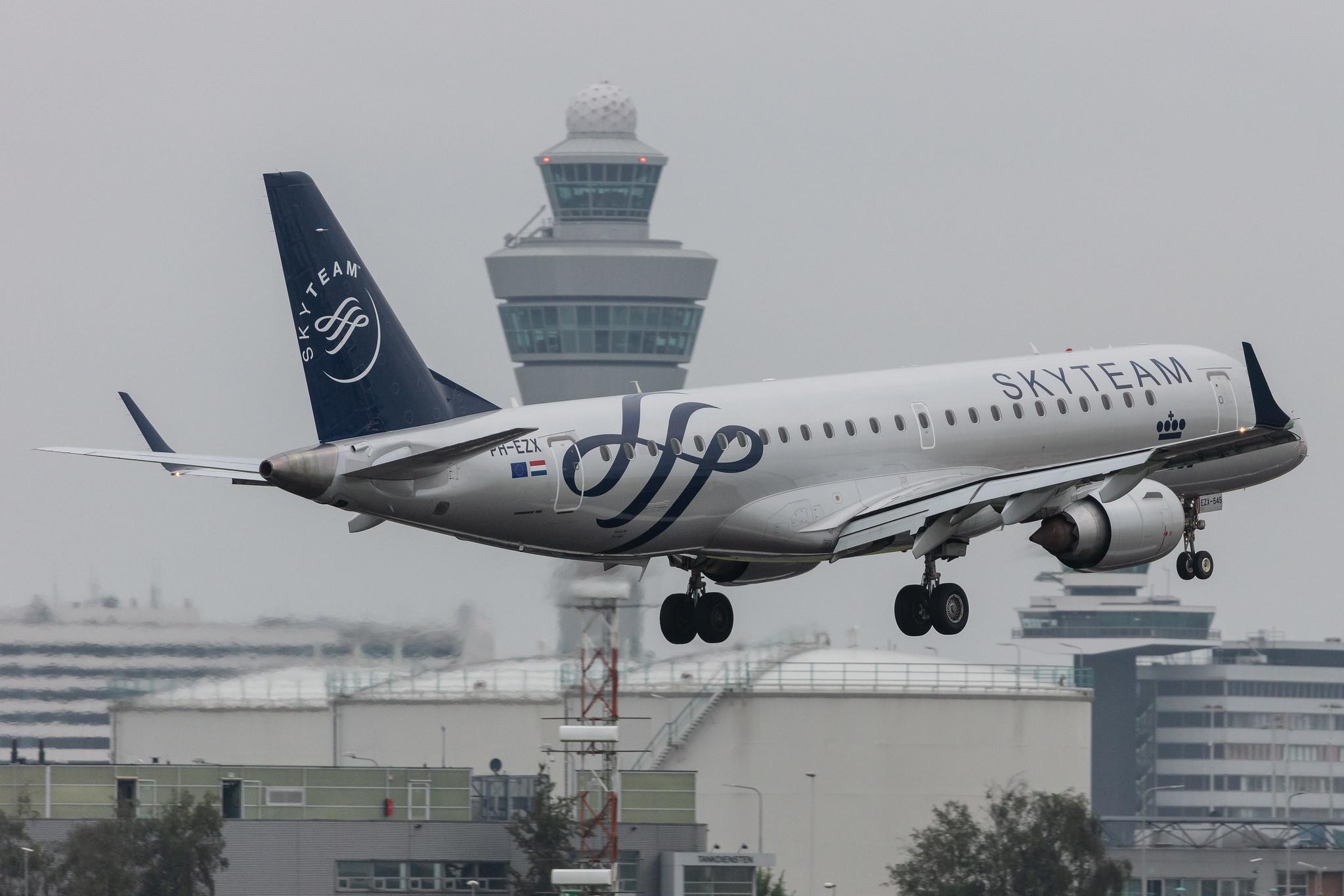 Amsterdam Schiphol: KLM (KL / KLM) |  Livery: SkyTeam Livery | Operator: KLM Cityhopper |  Embraer E190STD E190 | PH-EZX | MSN 19000545