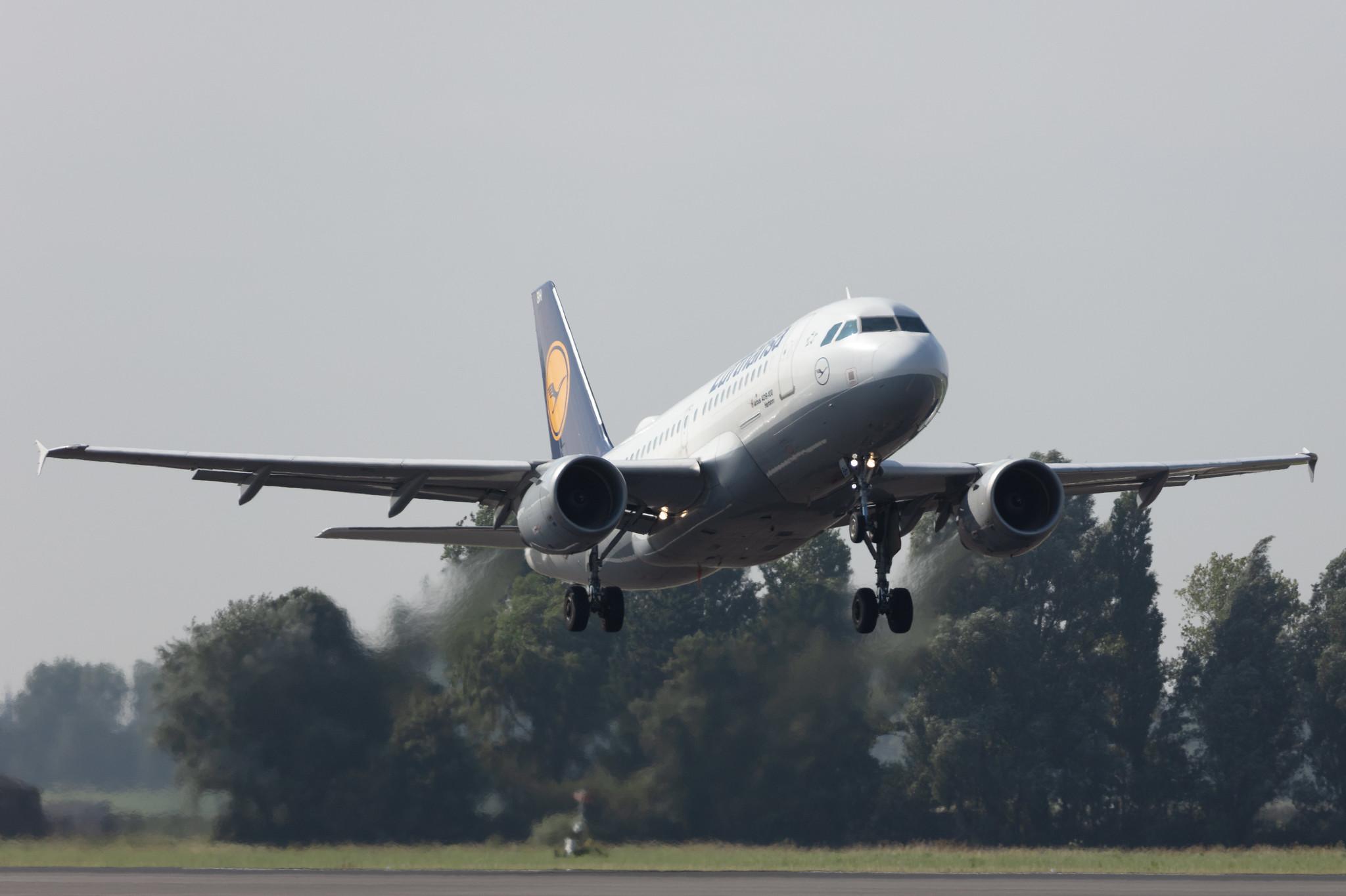 Amsterdam Schiphol: Lufthansa (LH / DLH) | Airbus A319-112 A319 | D-AIBH | MSN 5239