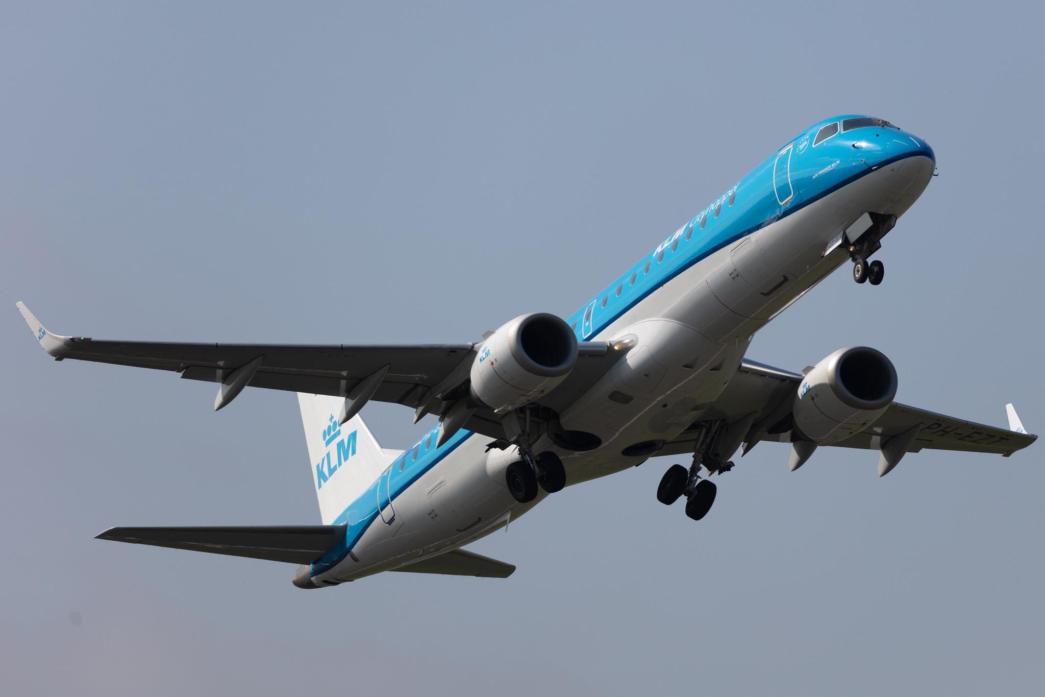 Amsterdam Schiphol: KLM (KL / KLM) | Operator: KLM Cityhopper |  Embraer E190STD E190 | PH-EZT | MSN 19000519