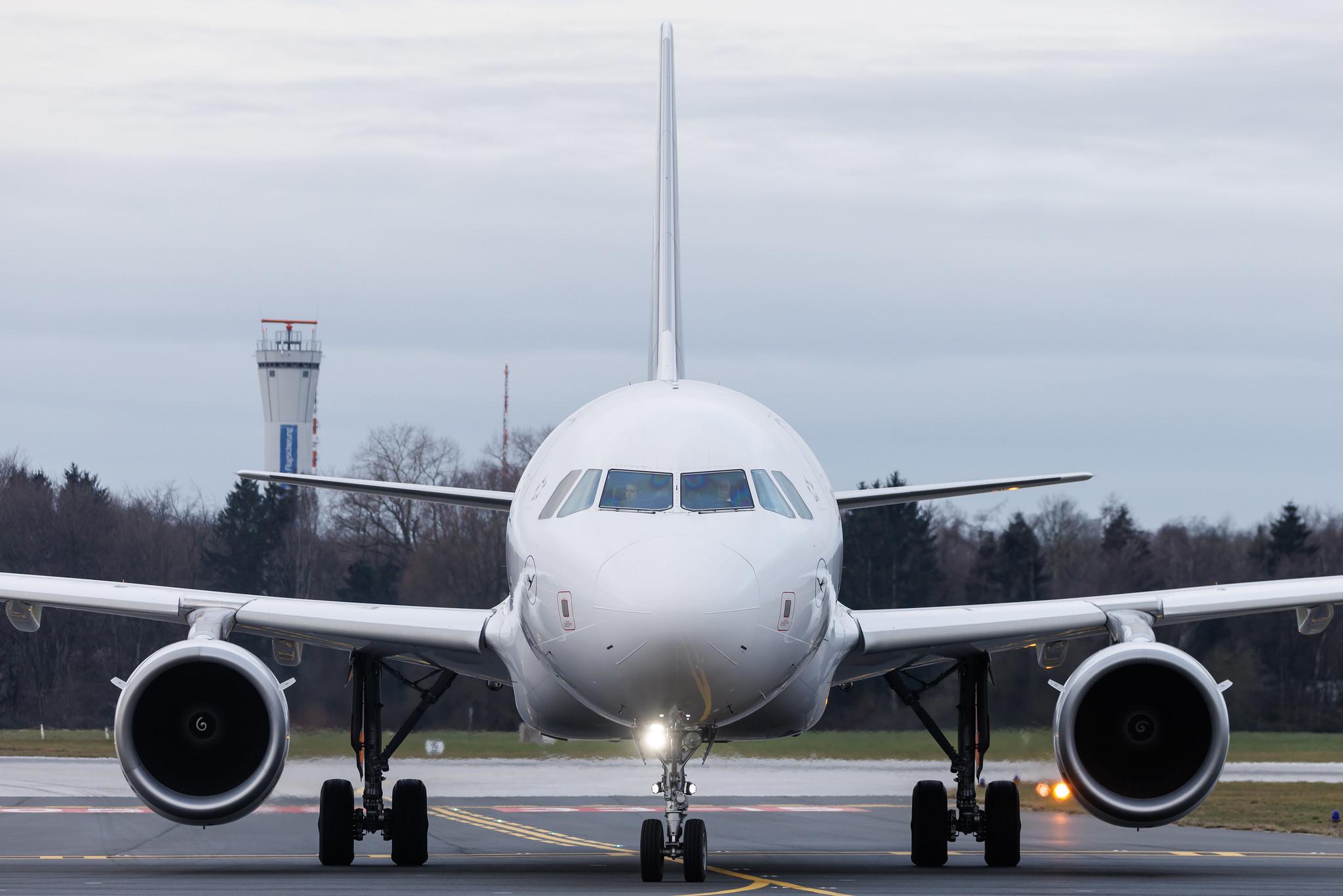 Hamburg Airport: Lufthansa (LH / DLH) | Airbus A319-112 A319 | D-AIBC | MSN 4332