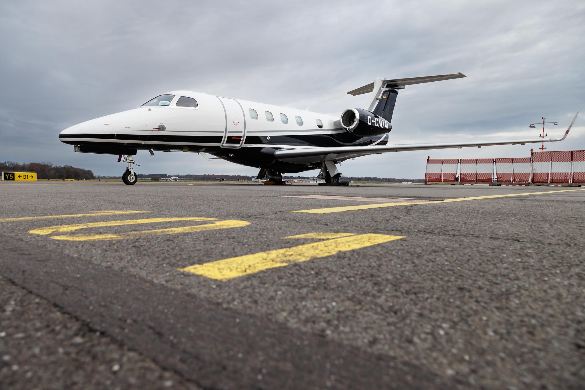 Hamburg Airport: Air Hamburg (/ AHO) | Embraer Phenom 300 E55P | D-CMXM | MSN 50500561