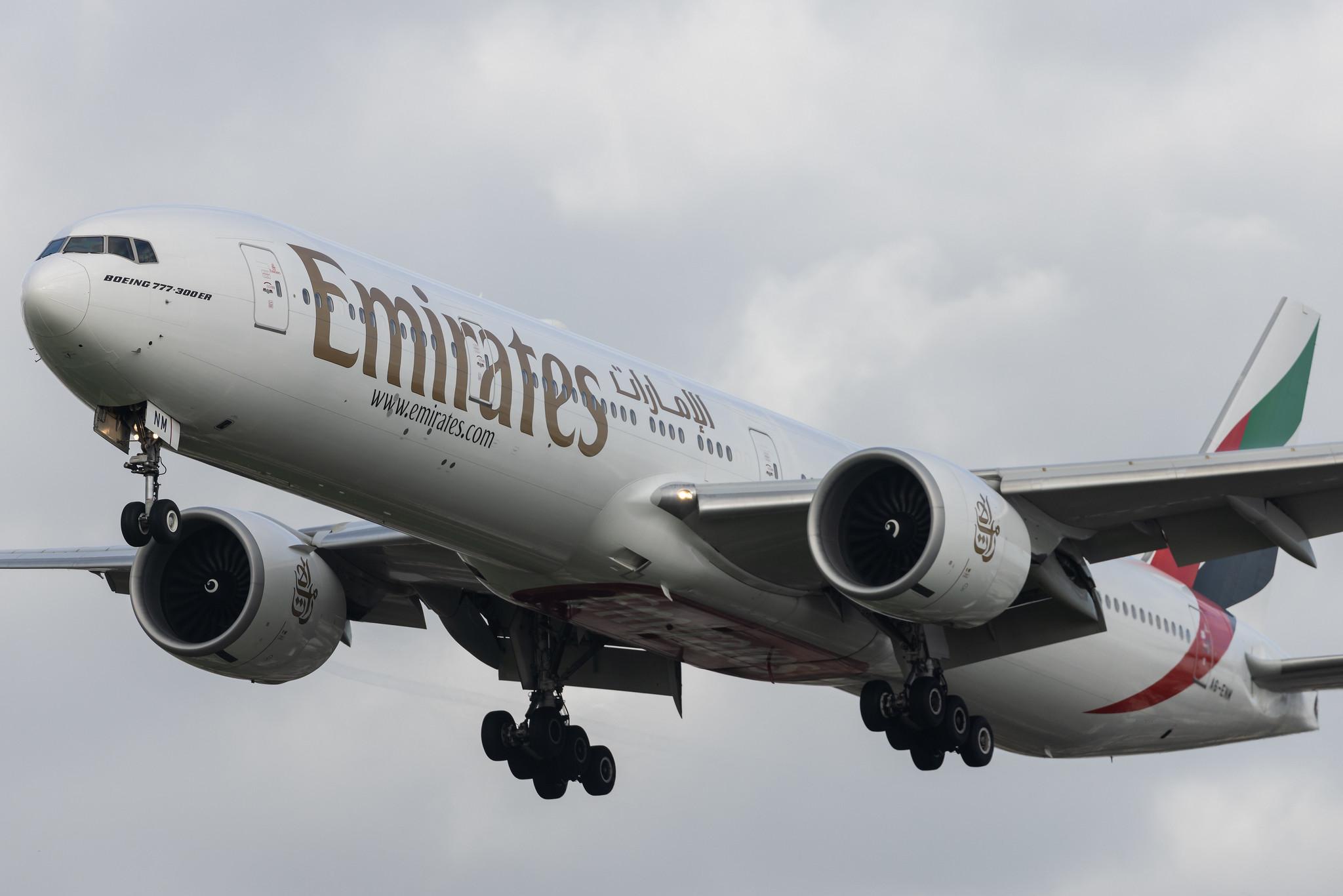 Aeroporto de Lisboa: Emirates (EK / UAE) | Boeing 777-31H(ER) B77W | A6-ENM | MSN 41359