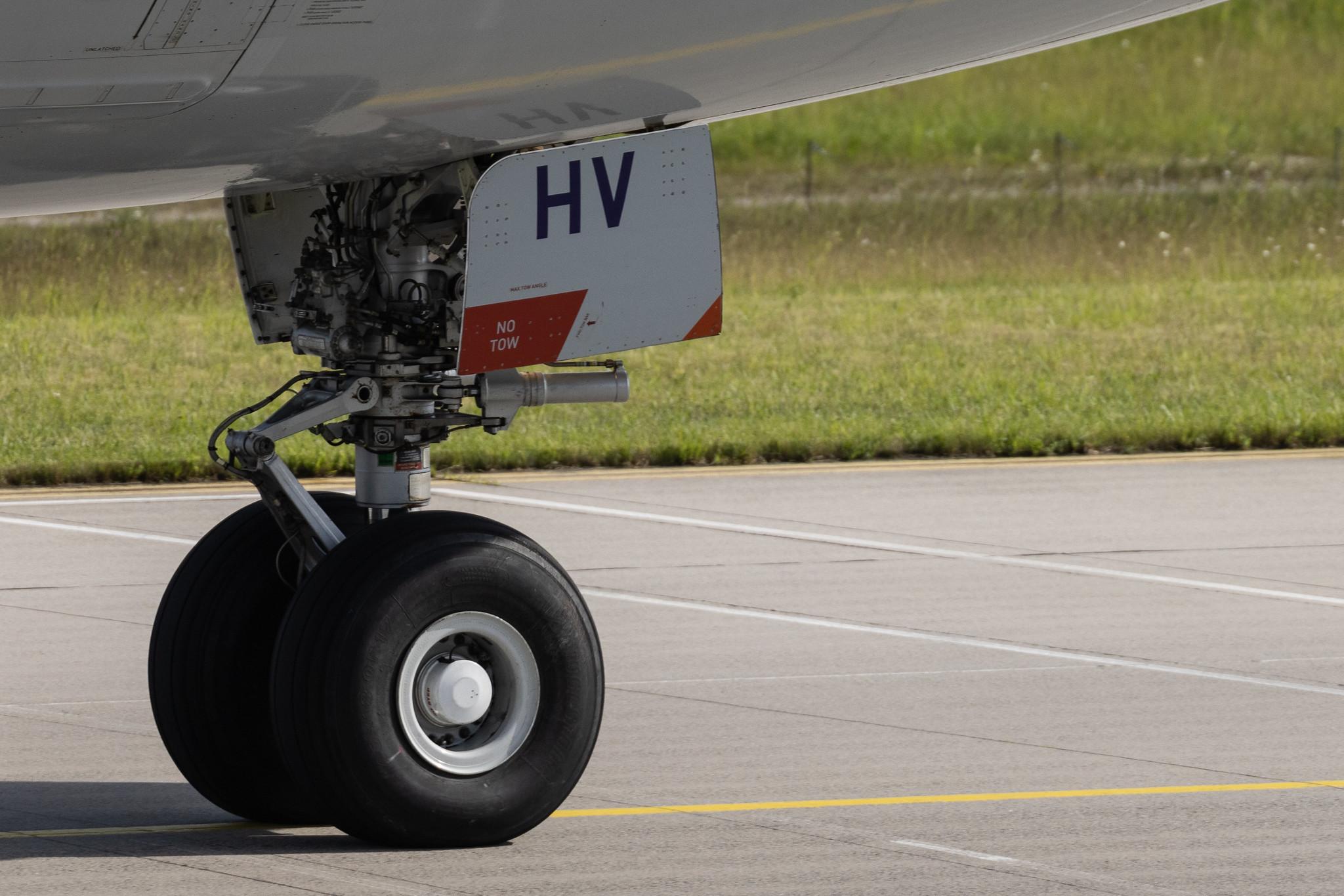 Munich Airport: Lufthansa (LH / DLH) | Airbus A340-642 A346 | D-AIHV | MSN 0897