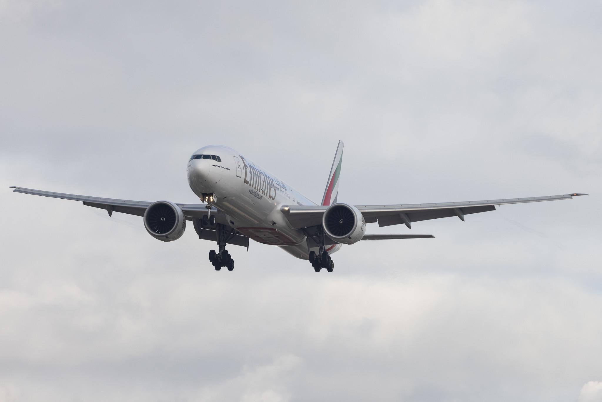 Aeroporto de Lisboa: Emirates (EK / UAE) | Boeing 777-31H(ER) B77W | A6-ENM | MSN 41359