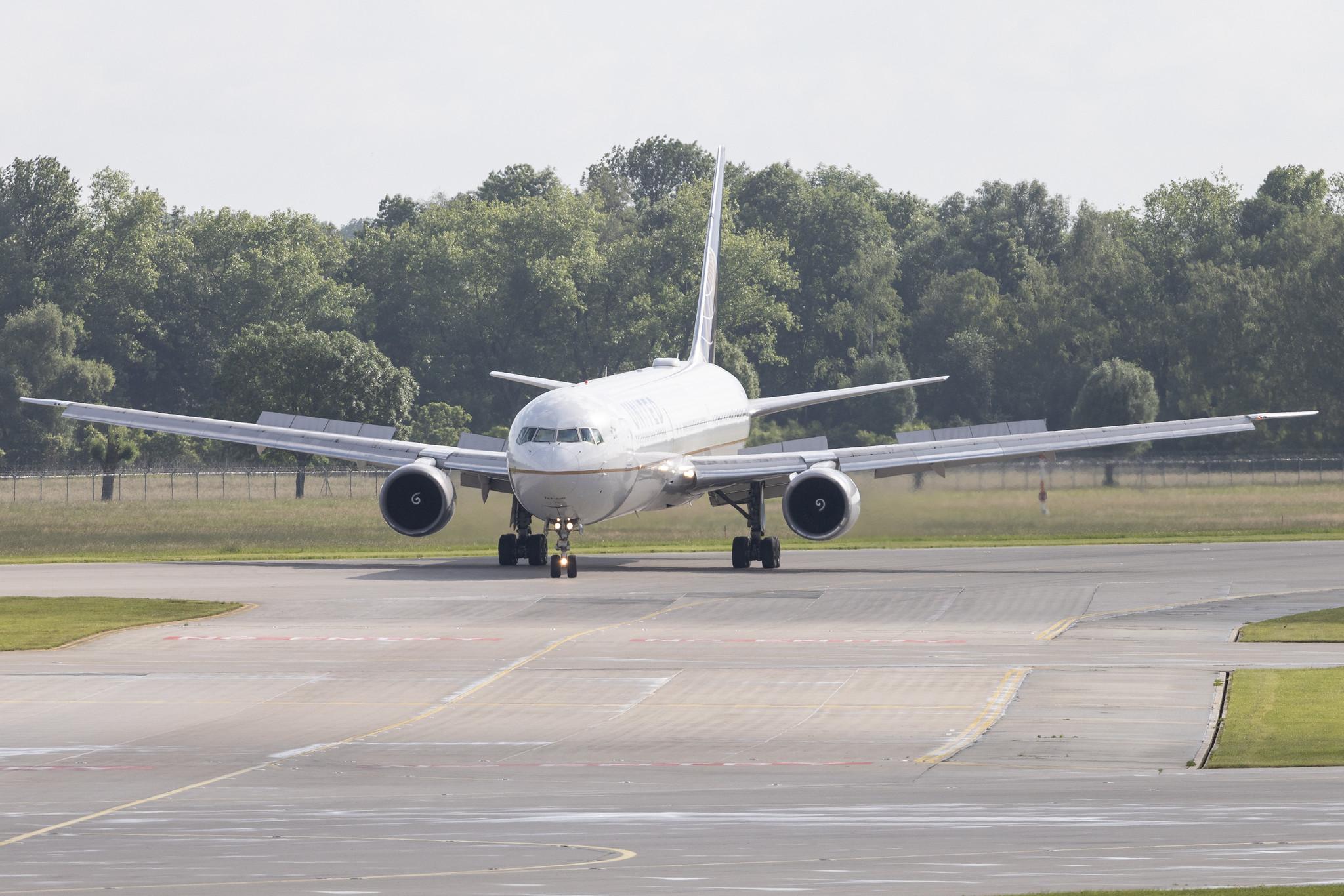 Munich Airport: United Airlines (UA / UAL) | Boeing 767-424(ER) B764 | N67052 | MSN 29447