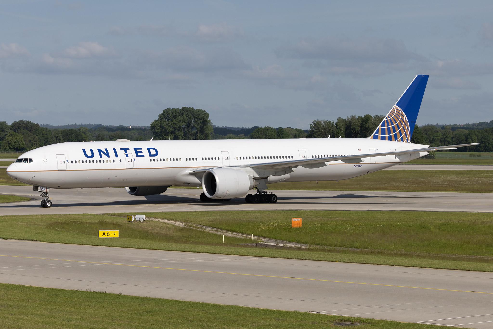 Munich Airport: United Airlines (UA / UAL) | Boeing 777-300(ER) B77W | N2748U | MSN 64994