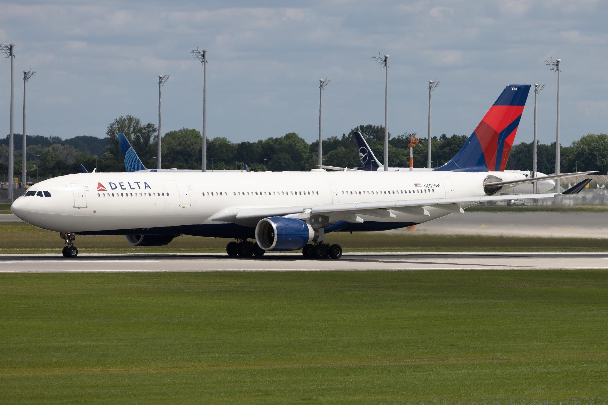 Munich Airport: Delta Air Lines (DL / DAL) | Airbus A330-323 A333 | N803NW | MSN 0542