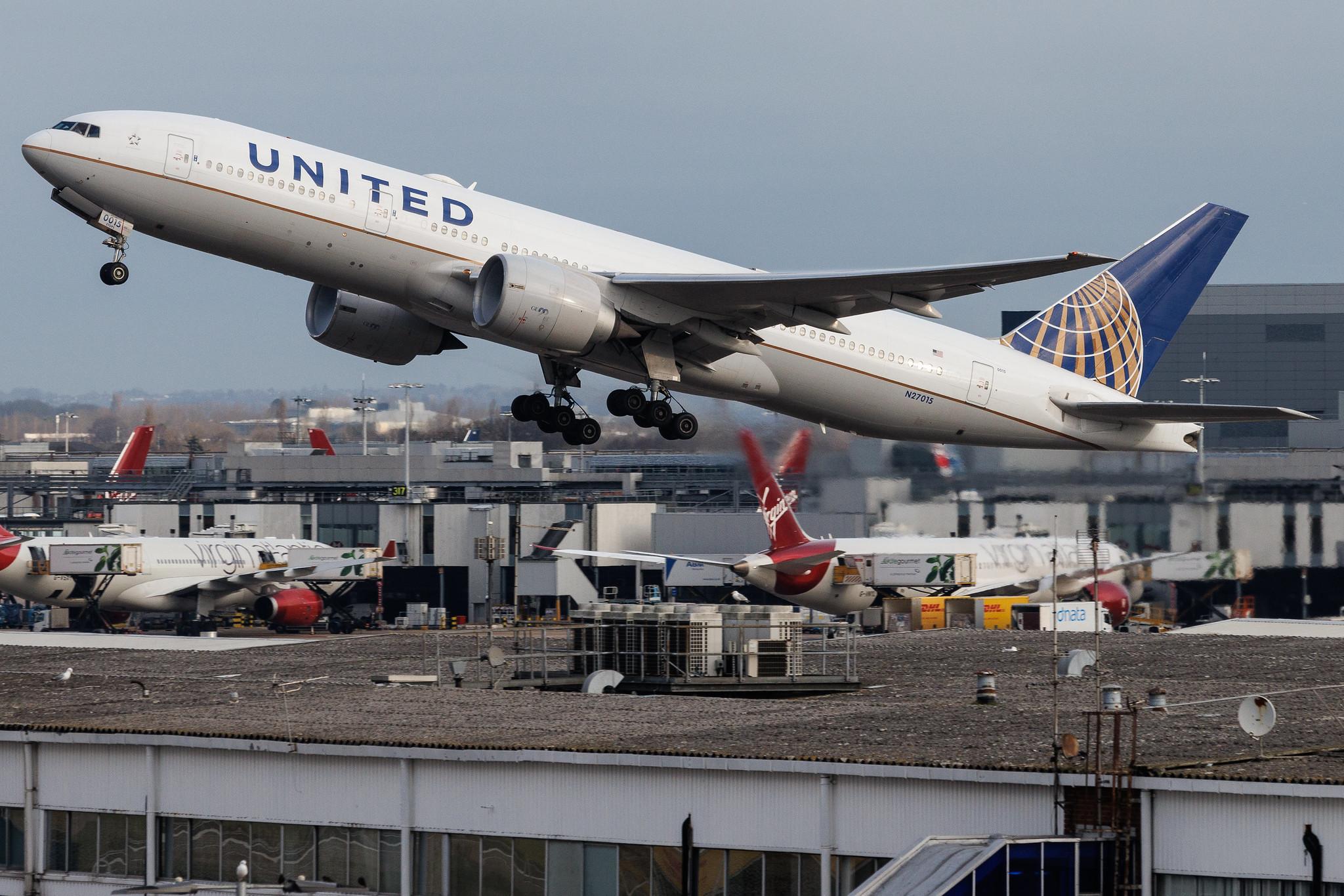 London Heathrow: United Airlines (UA / UAL) | Boeing 777-224(ER) B772 | N27015 | MSN 28678