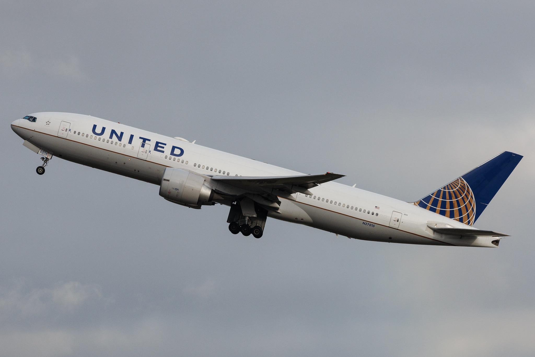London Heathrow: United Airlines (UA / UAL) | Boeing 777-224(ER) B772 | N27015 | MSN 28678
