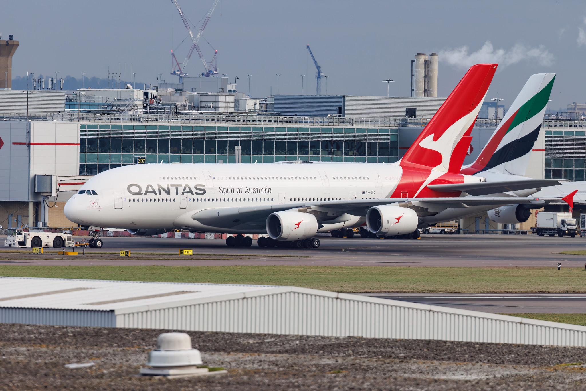 London Heathrow: Qantas (QF / QFA) | Airbus A380-842 A388 | VH-OQD | MSN 026