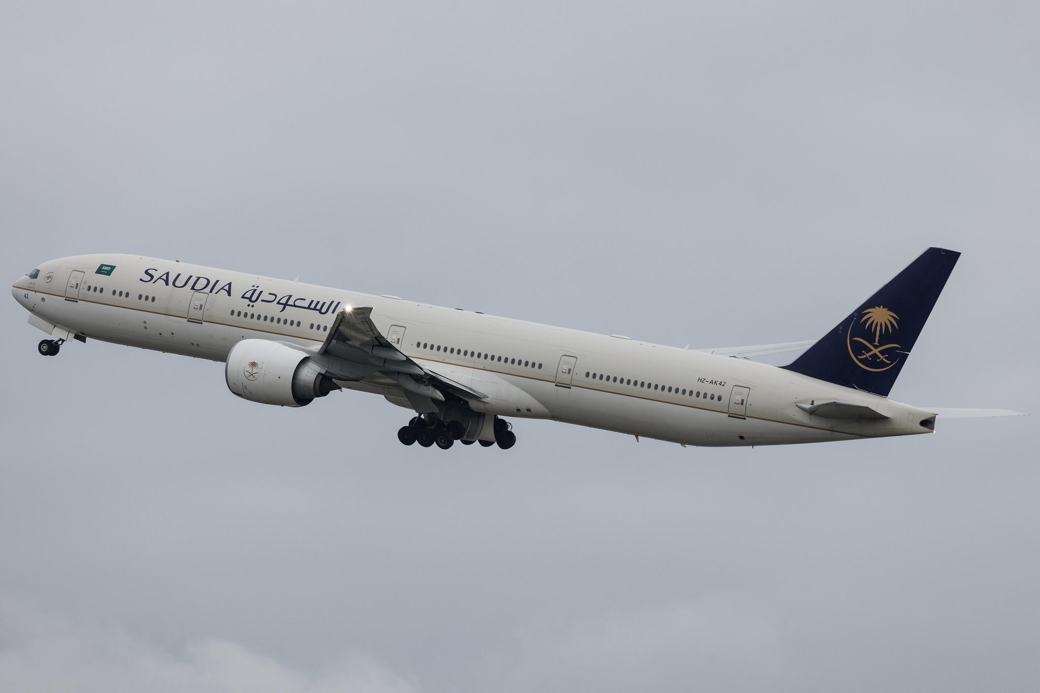 London Heathrow: Saudia (SV / SVA) | Boeing 777-368(ER) B77W | HZ-AK42 | MSN 62762