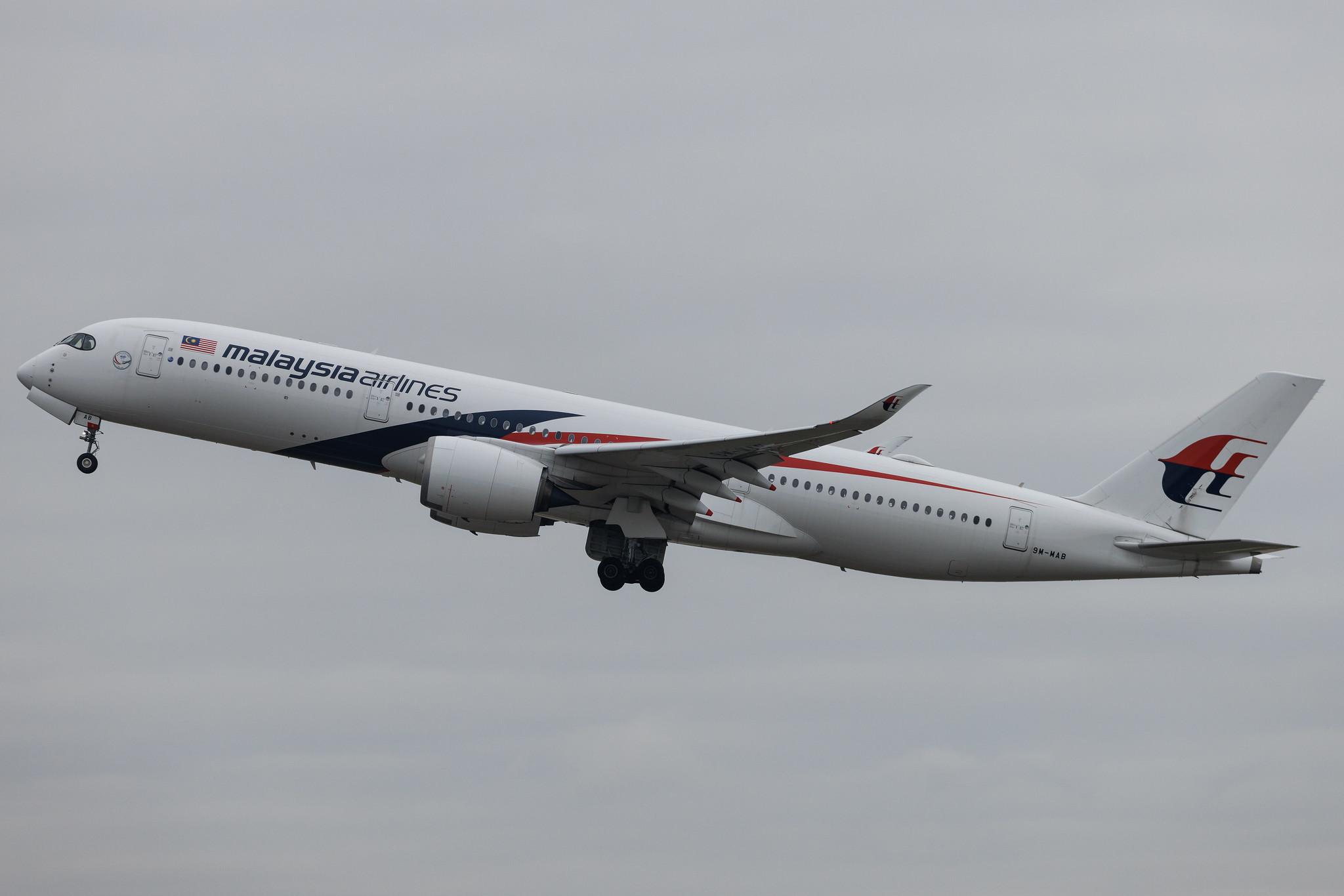 London Heathrow: Malaysia Airlines (MH / MAS) | Airbus A350-941 A359 | 9M-MAB | MSN 159