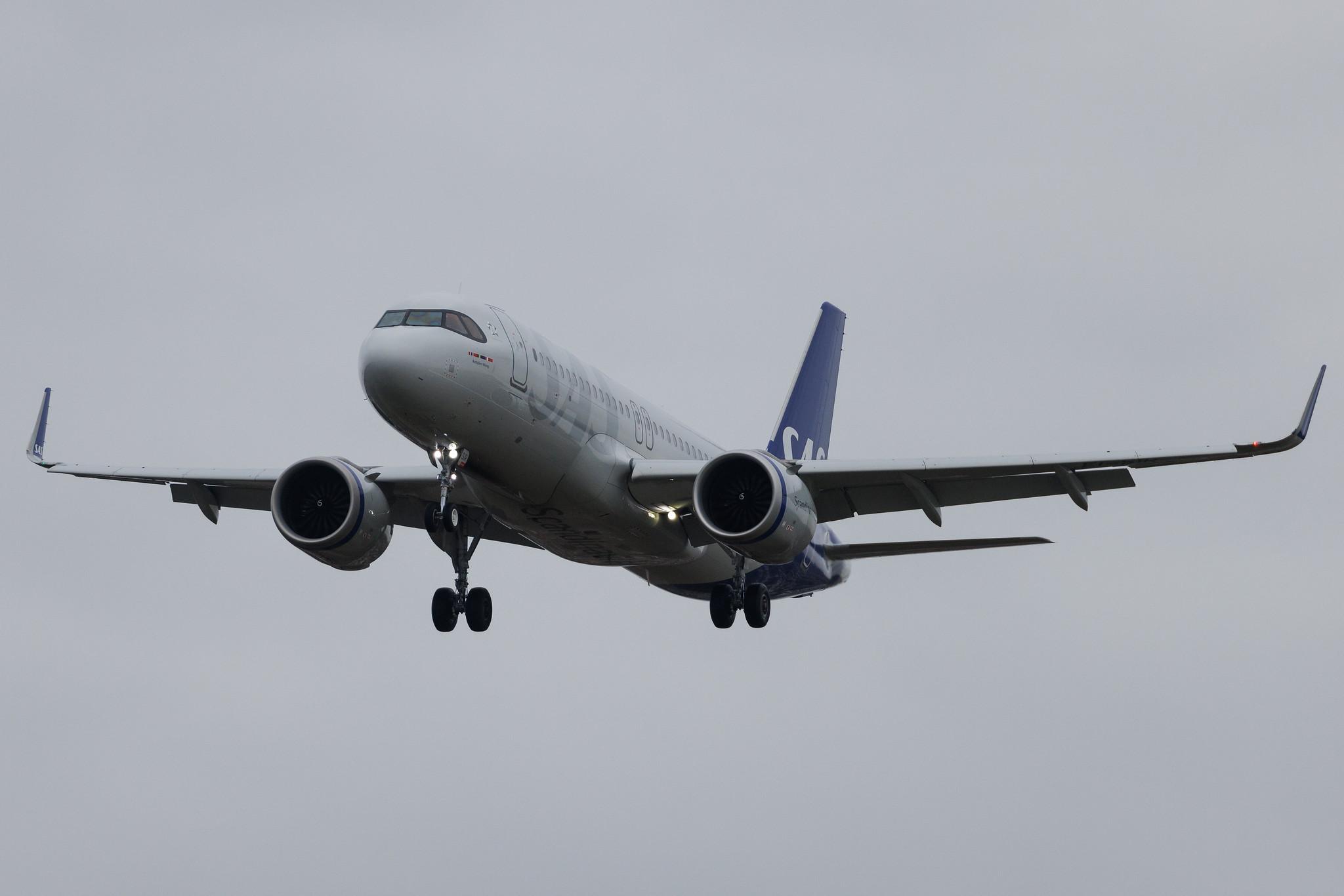 London Heathrow: SAS (SK / SAS) | Operator: SAS Connect |  Airbus A320-251N A20N | EI-SIR | MSN 10990