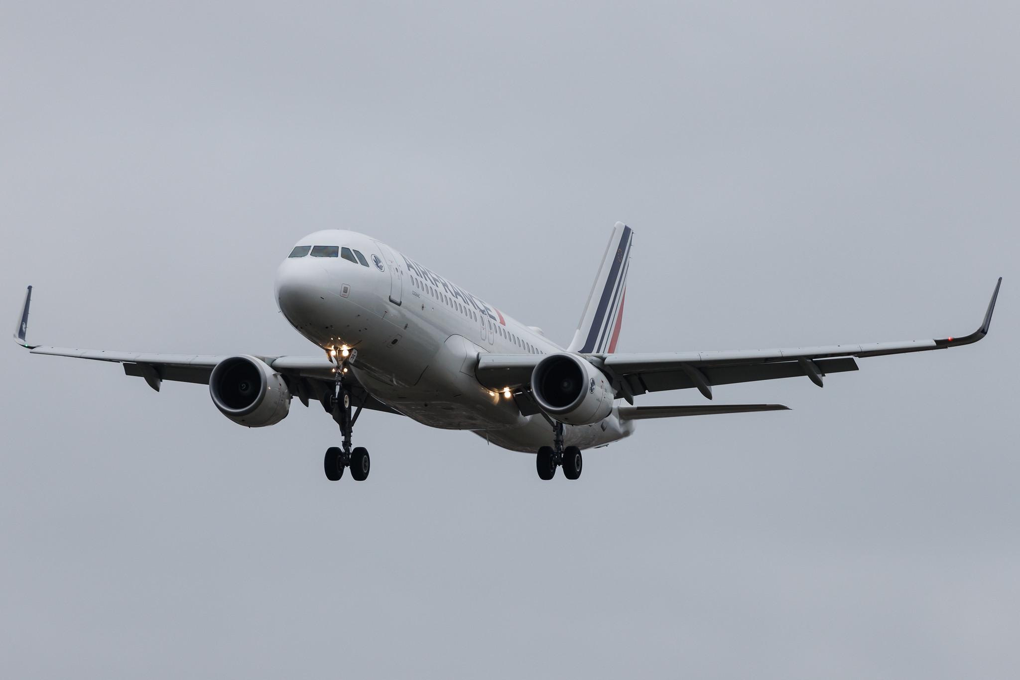 London Heathrow: Air France (AF / AFR) |  Airbus A320-214 A320 | F-HEPF | MSN 5719
