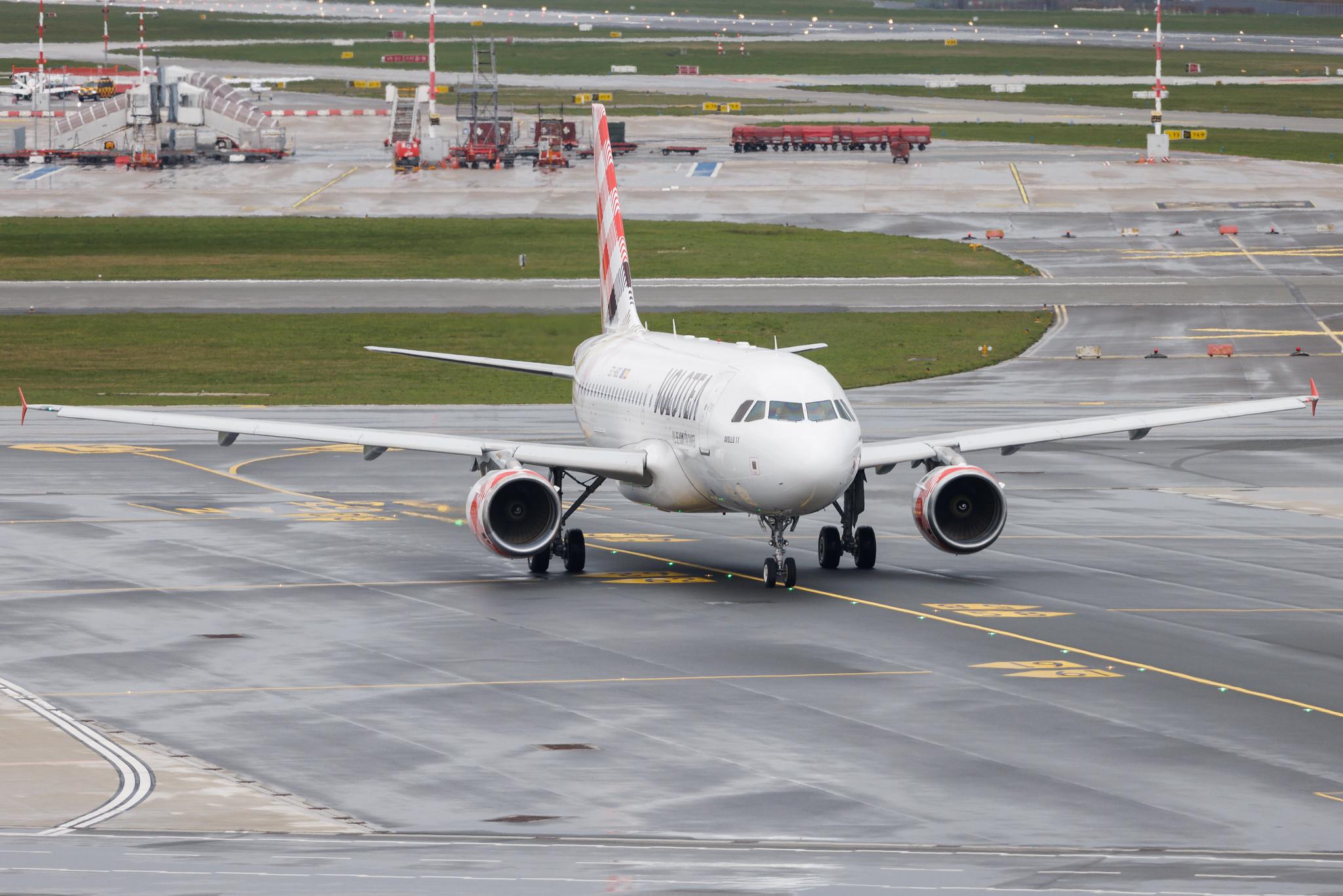 Hamburg Airport: Volotea (V7 / VOE) |  Airbus A319-112 A319 | EC-NBC | MSN 01884