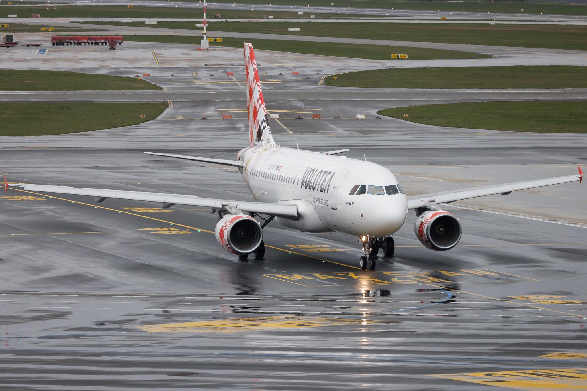 Hamburg Airport: Volotea (V7 / VOE) |  Airbus A319-112 A319 | EC-NBC | MSN 01884