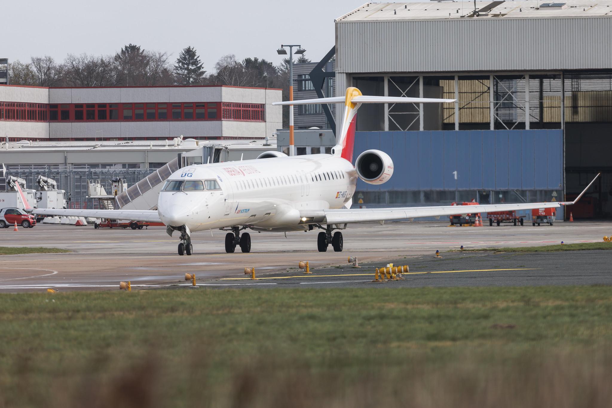 Hamburg Airport: Iberia Regional (IB / IBE) | Operator: Air Nostrum |  Mitsubishi CRJ-1000 CRJX | EC-MUG | MSN 19061