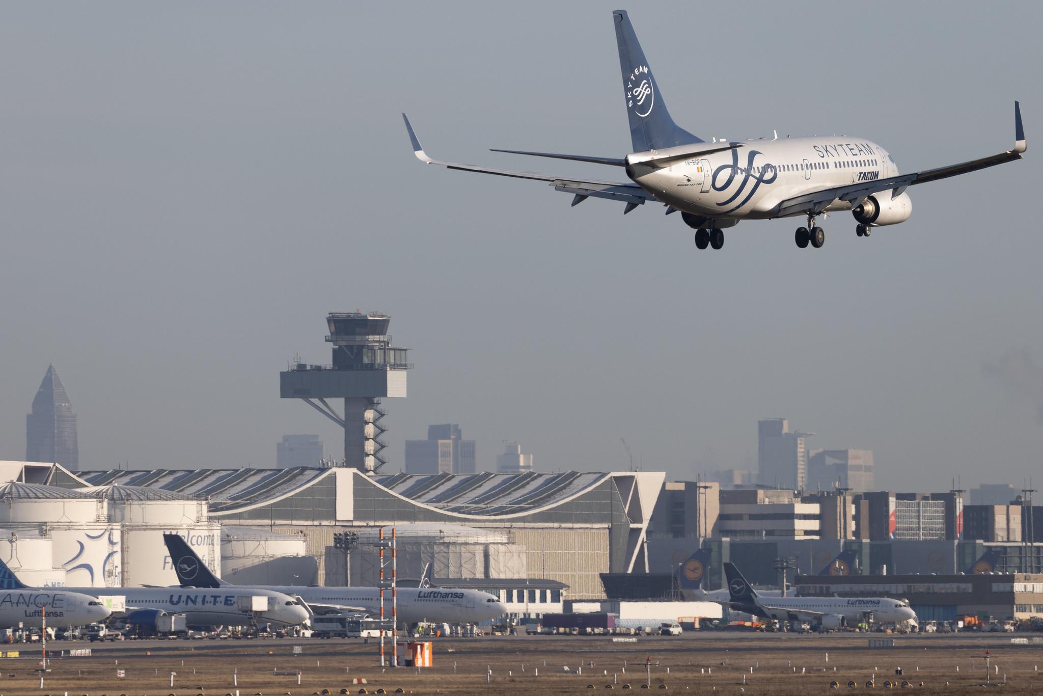 Frankfurt Airport: Tarom (RO / ROT) | Livery: SkyTeam Livery | Boeing 737-78J B737 | YR-BGF | MSN 28440