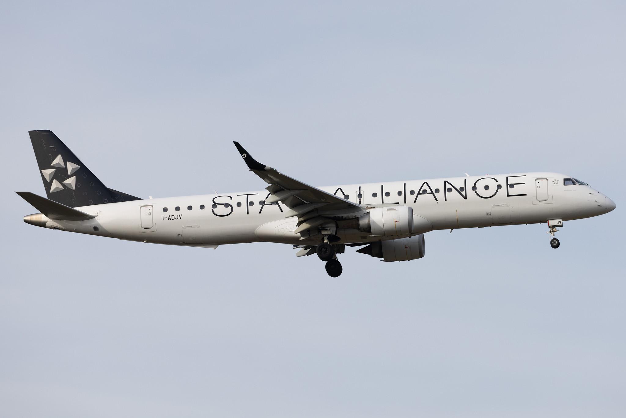 Frankfurt Airport: Air Dolomiti (EN / DLA) | Livery: Star Alliance Livery | Embraer E195LR E195 | I-ADJV | MSN 19000308