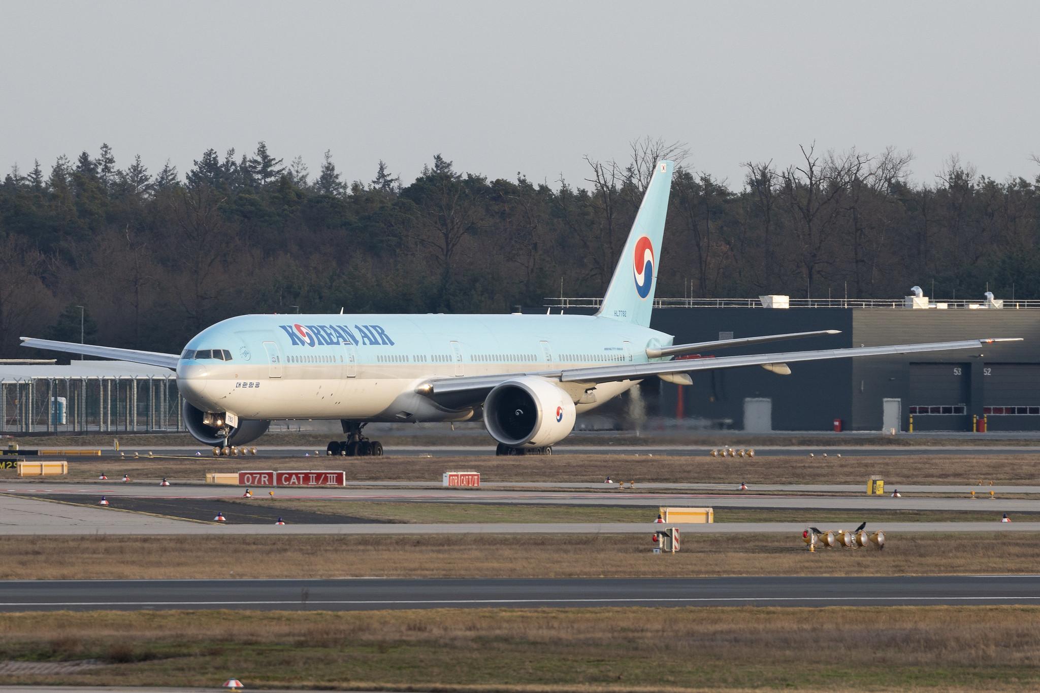 Frankfurt Airport: Korean Air (KE / KAL) | Boeing 777-3B5(ER) B77W | HL7782 | MSN 37643