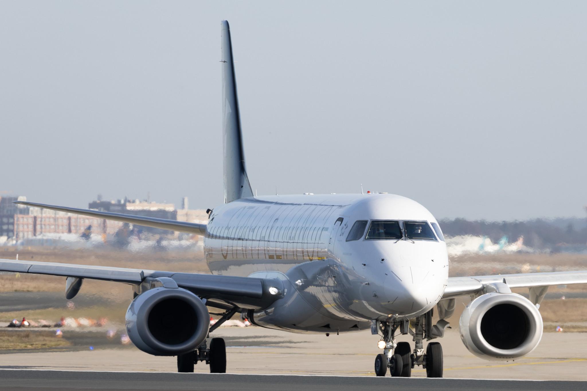 Frankfurt Airport: Air Dolomiti (EN / DLA) | Livery: Star Alliance Livery | Embraer E195LR E195 | I-ADJV | MSN 19000308