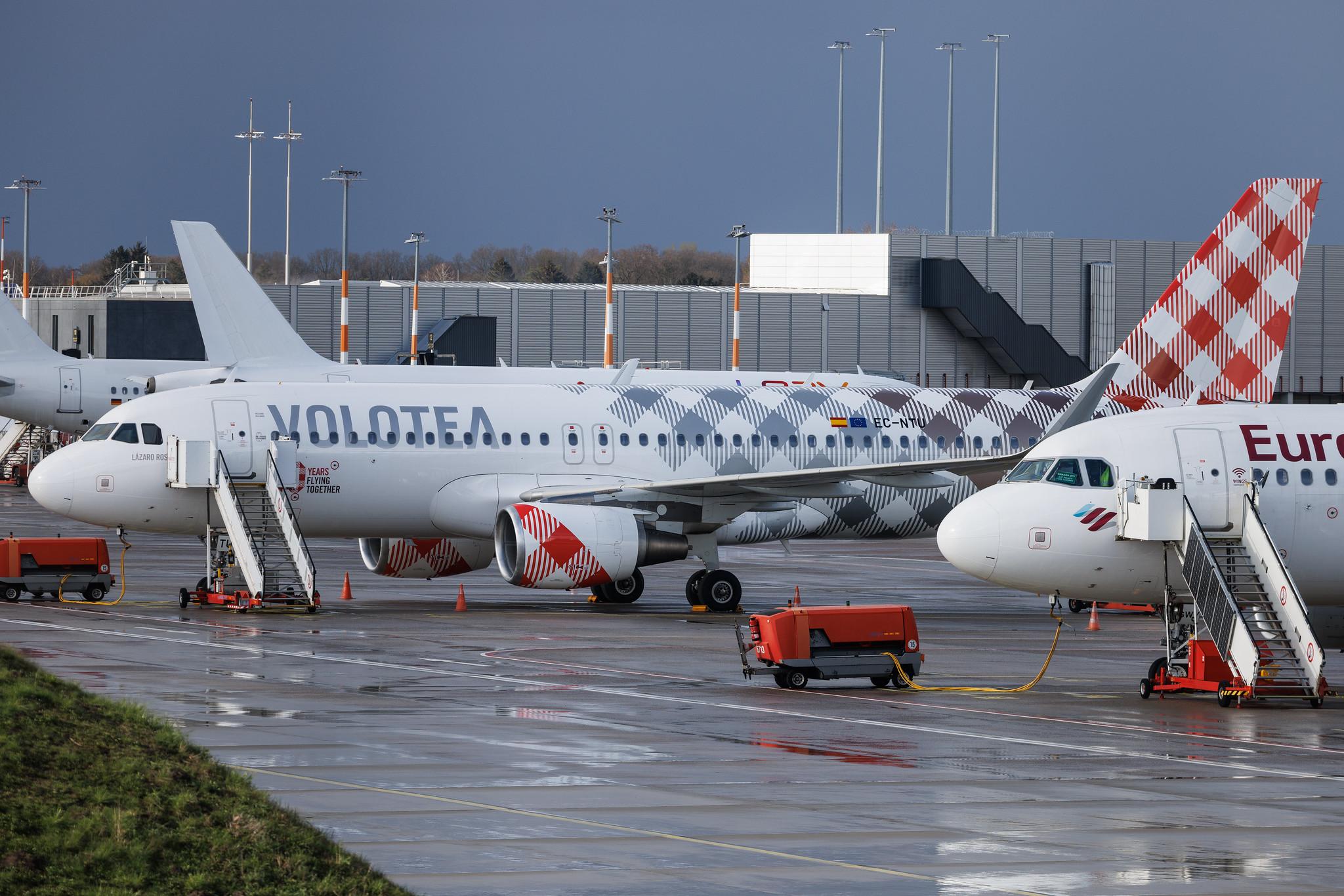 Hamburg Airport: Volotea (V7 / VOE) | Livery: 10 Years Livery | Airbus A320-214 A320 | EC-NTU | MSN 05950