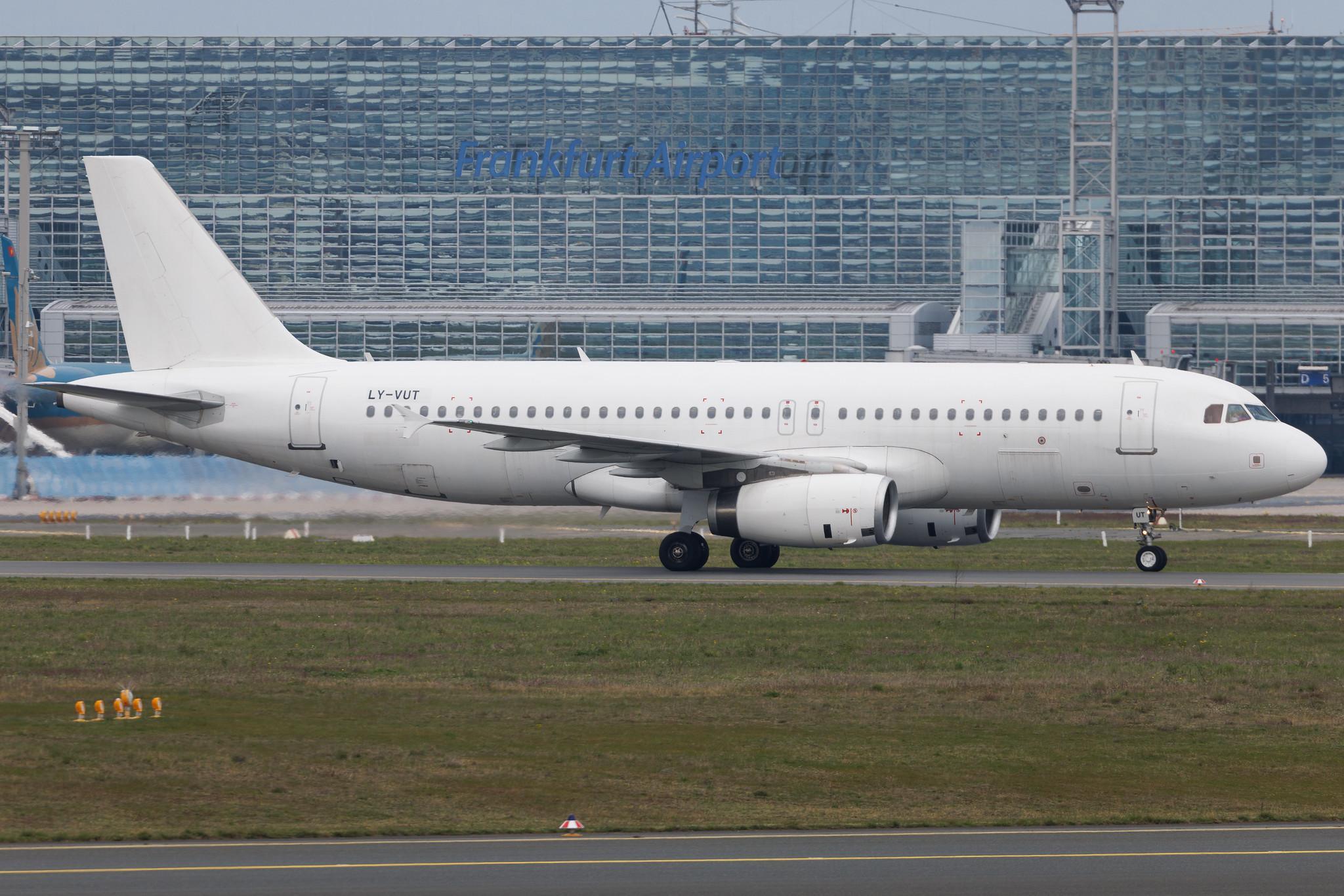Frankfurt Airport: Condor (DE / CFG) | Operator: Heston Airlines | Airbus A320-232 A320 | LY-VUT | MSN 03275