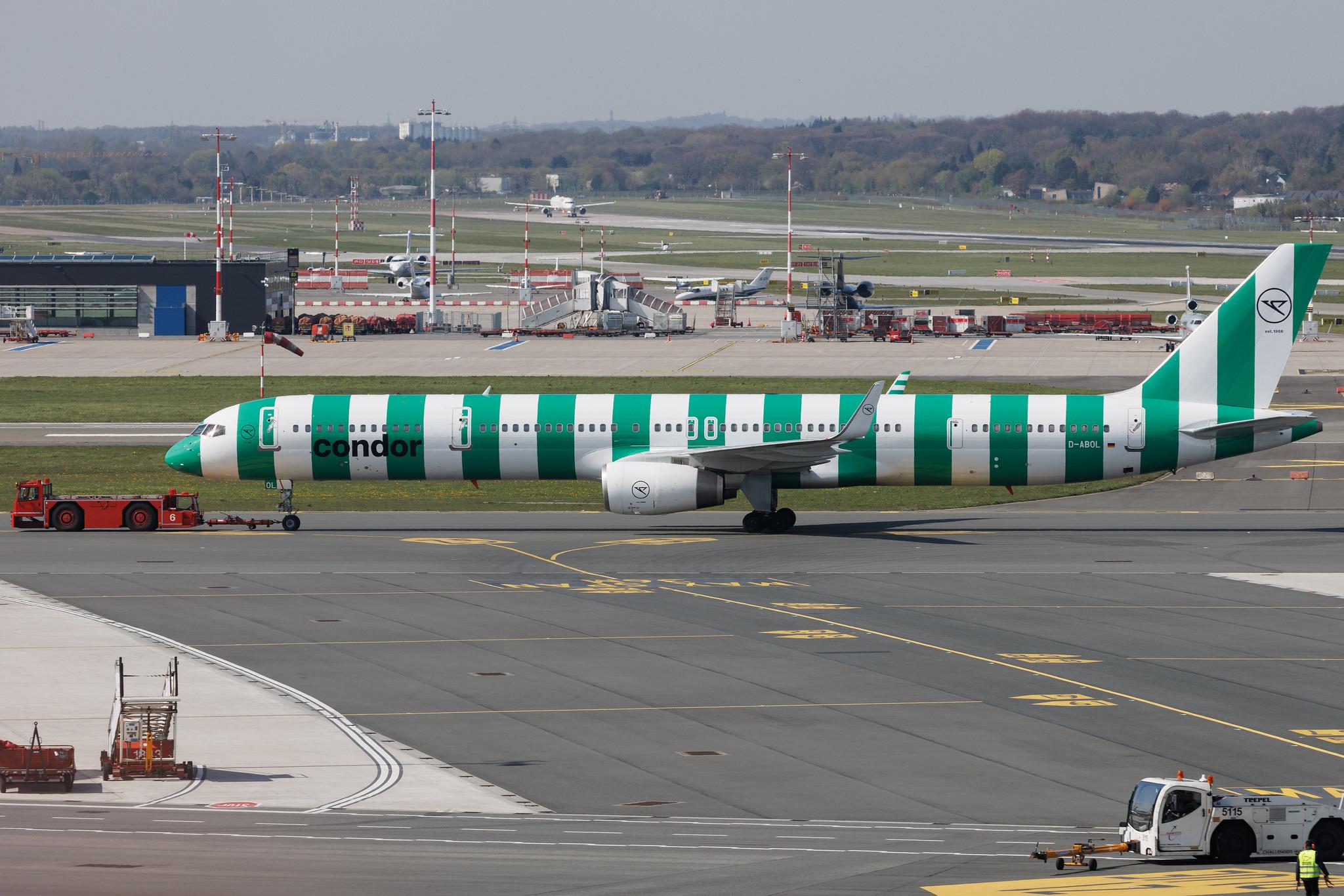 Hamburg Airport: Condor (DE / CFG) | Boeing 757-330 B753 | D-ABOL | MSN 29021