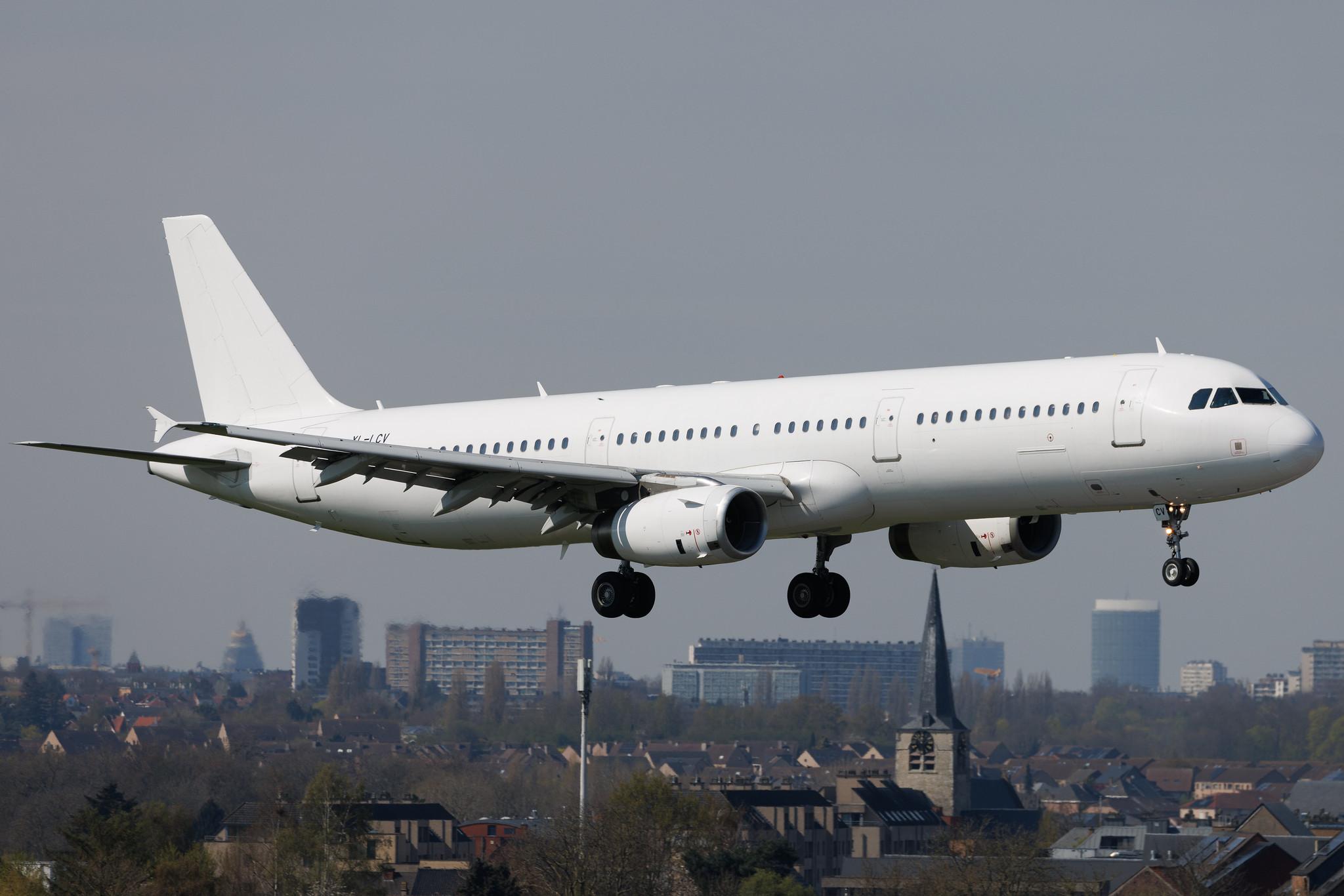 Brussels Airport: AnadoluJet  | Airbus A321-231 A321 | YL-LCV | MSN 02216