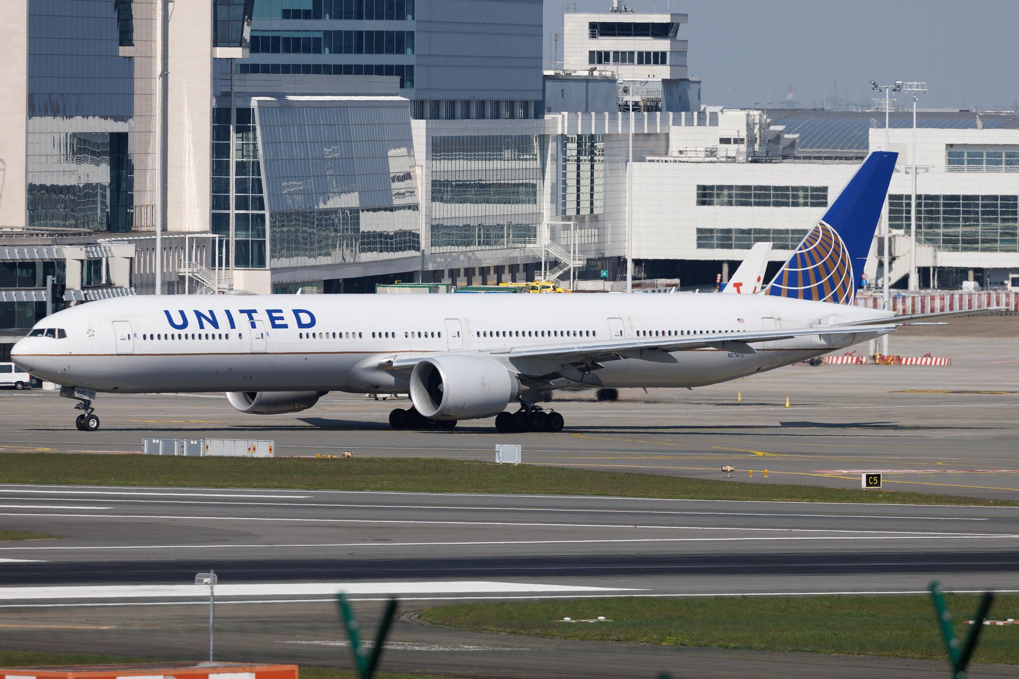 Brussels Airport: United Airlines (UA / UAL) | Boeing 777-322(ER) B77W | N2747U | MSN 64991
