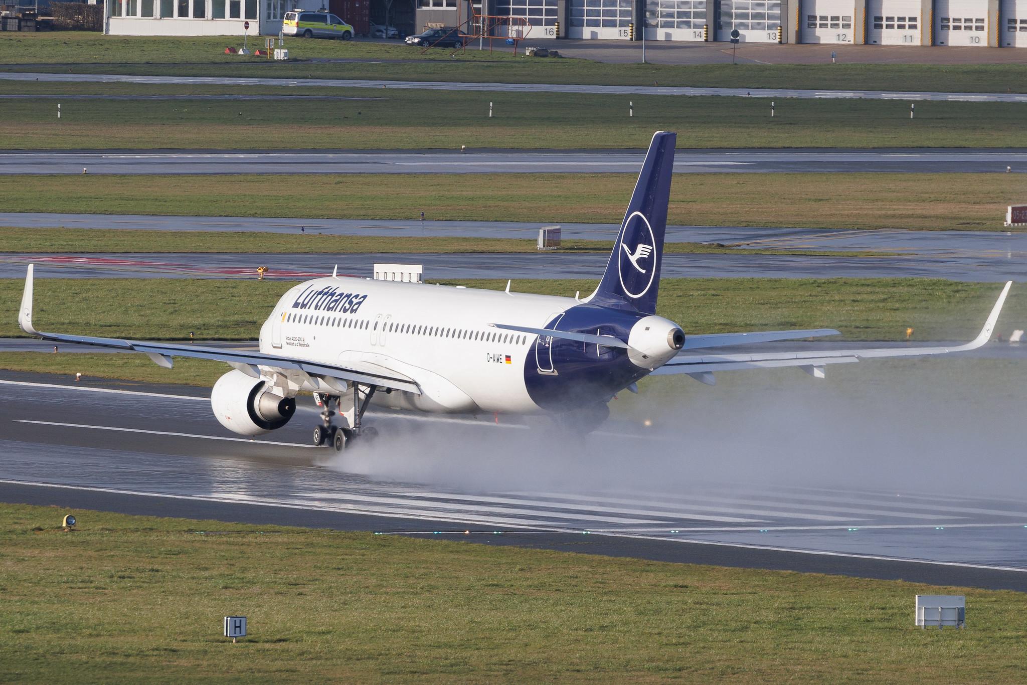 Hamburg Airport: Lufthansa (LH / DLH) | Airbus A320-214 A320 | D-AIWE | MSN 8680