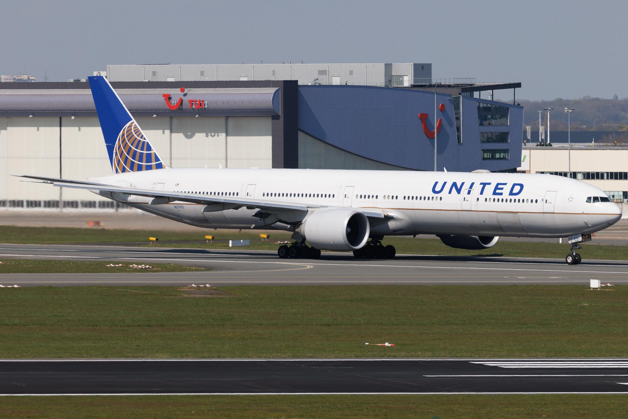 Brussels Airport: United Airlines (UA / UAL) | Boeing 777-322(ER) B77W | N2747U | MSN 64991