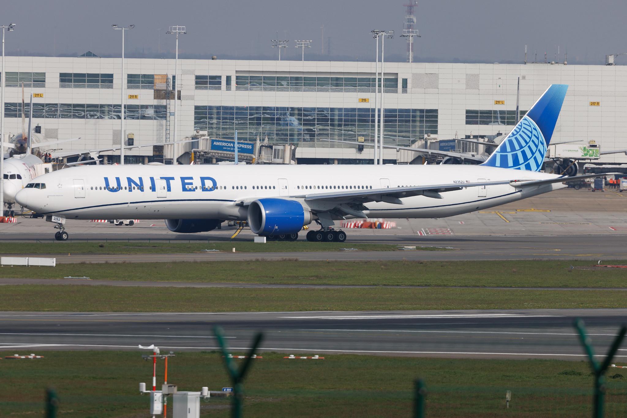Brussels Airport: United Airlines (UA / UAL) | Boeing 777-300(ER) B77W | N2352U | MSN 66592